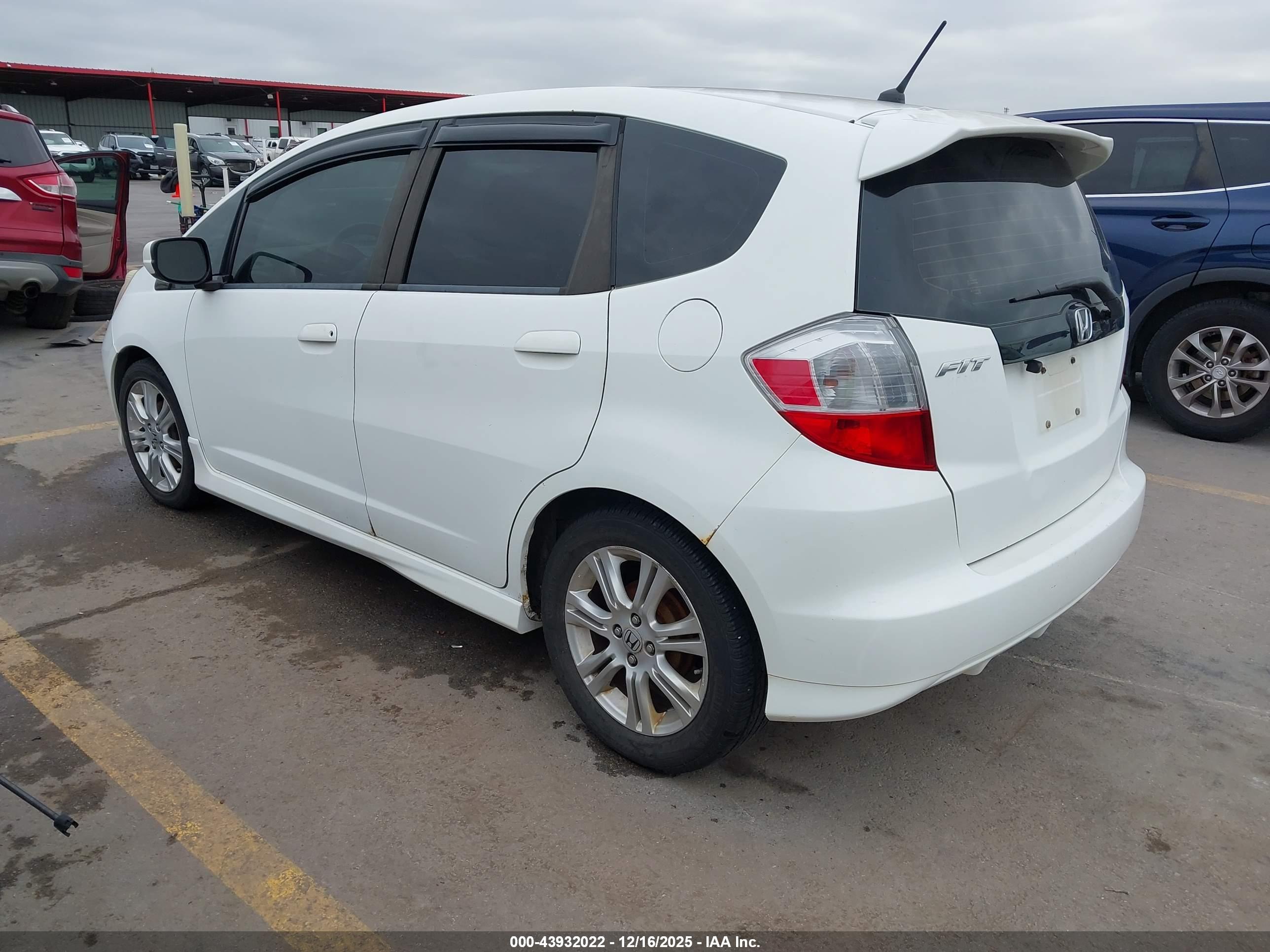 HONDA FIT image 3