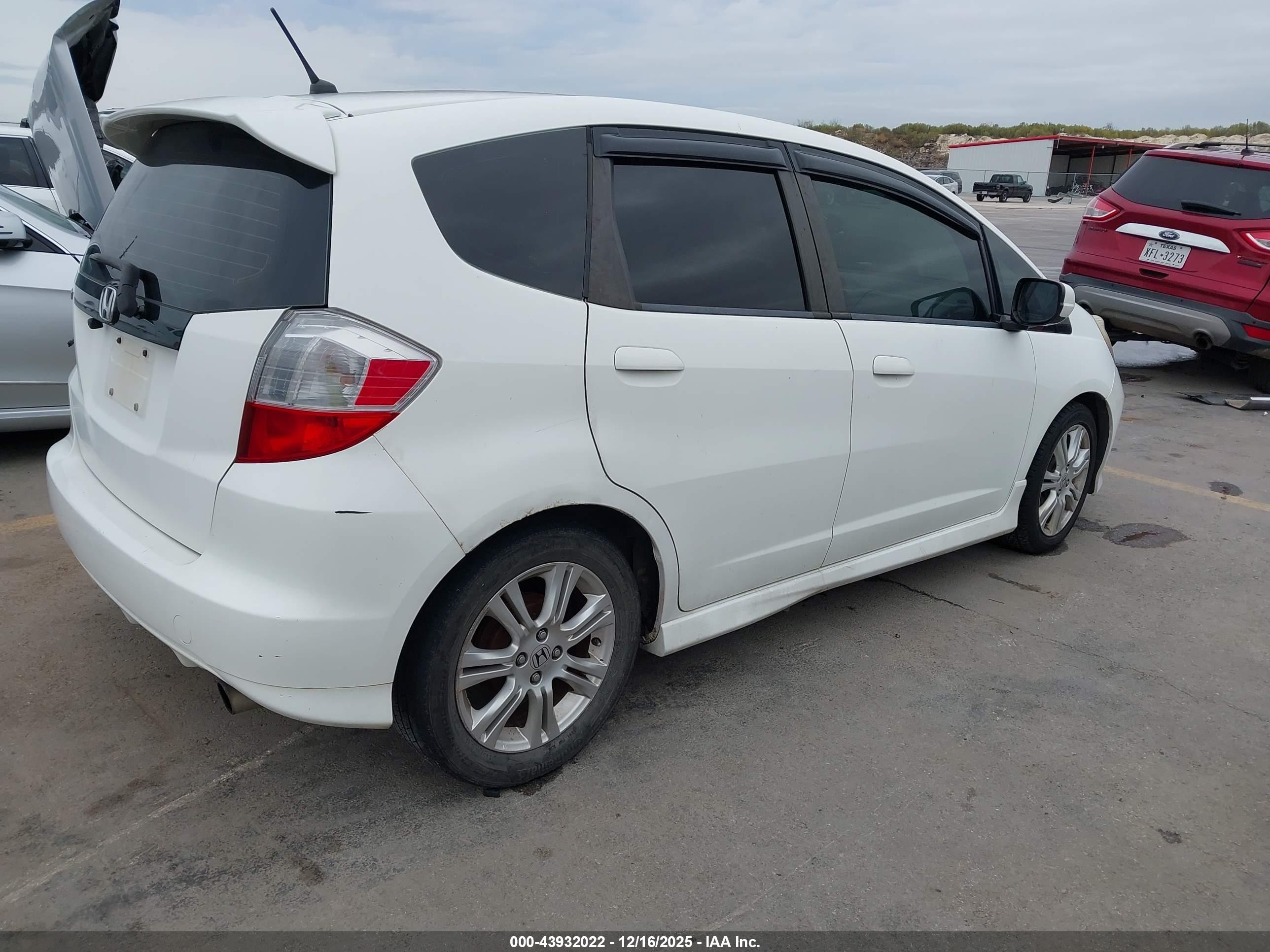 HONDA FIT image 4