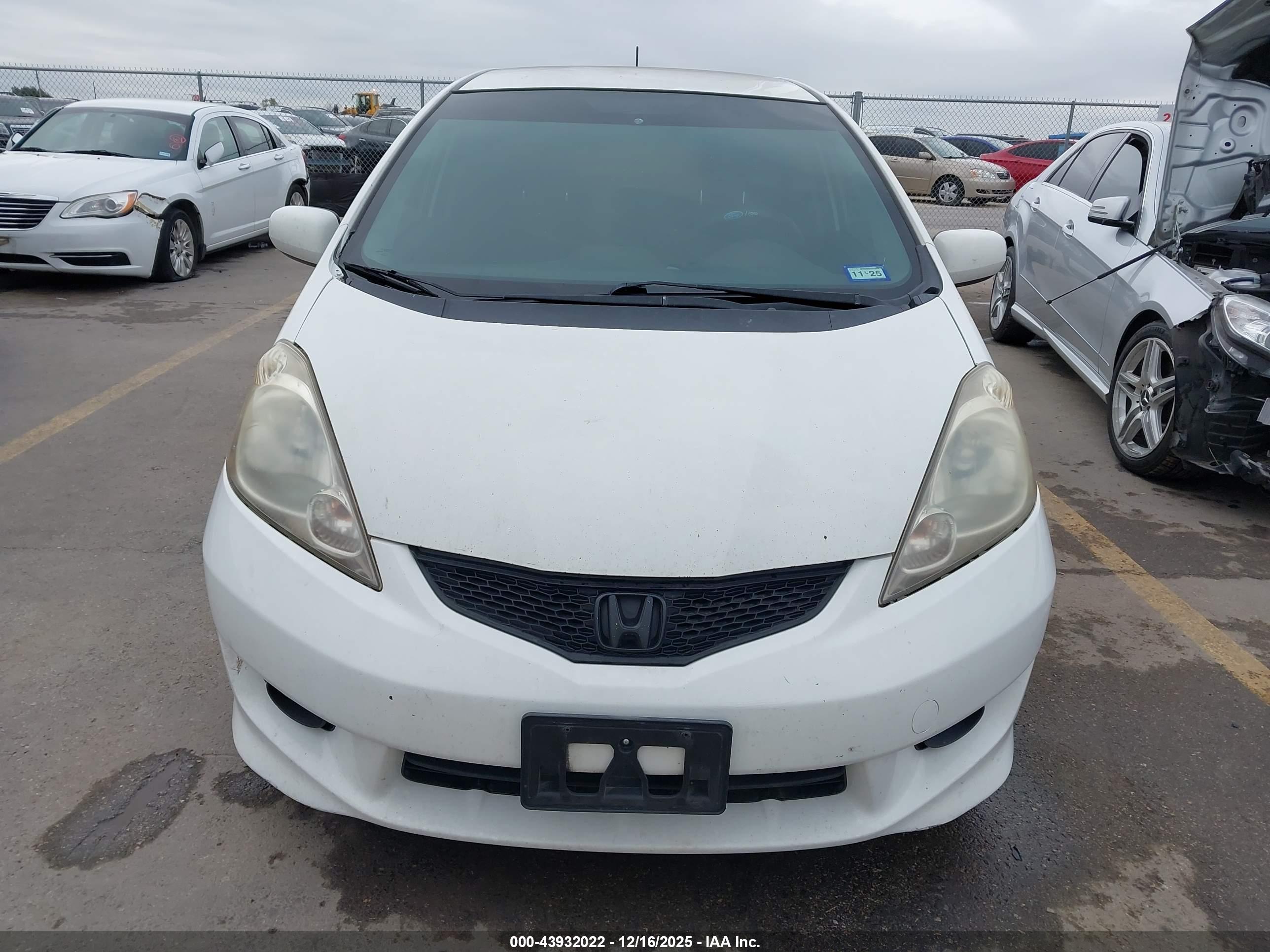 HONDA FIT image 6
