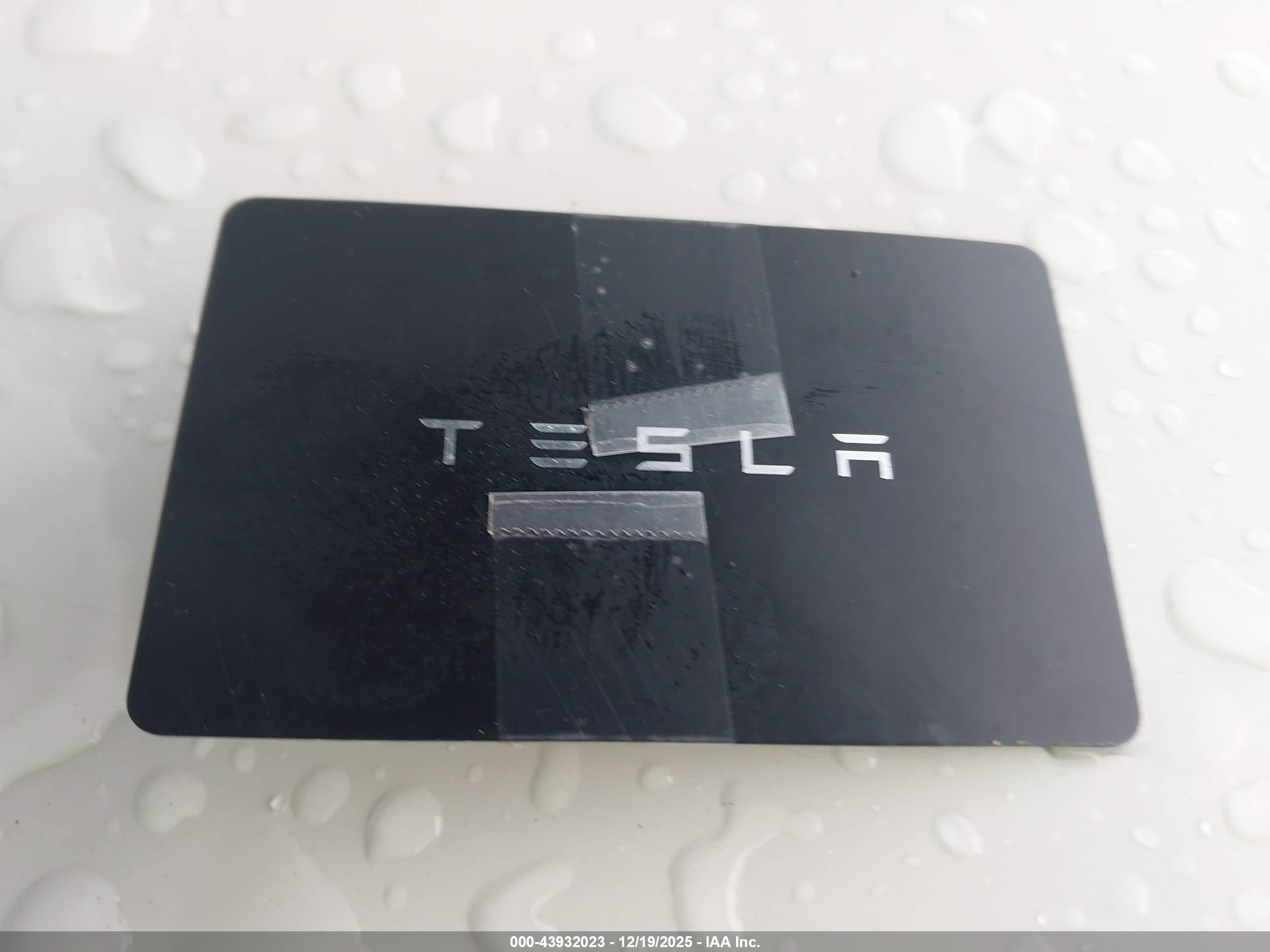 TESLA MODEL image 11