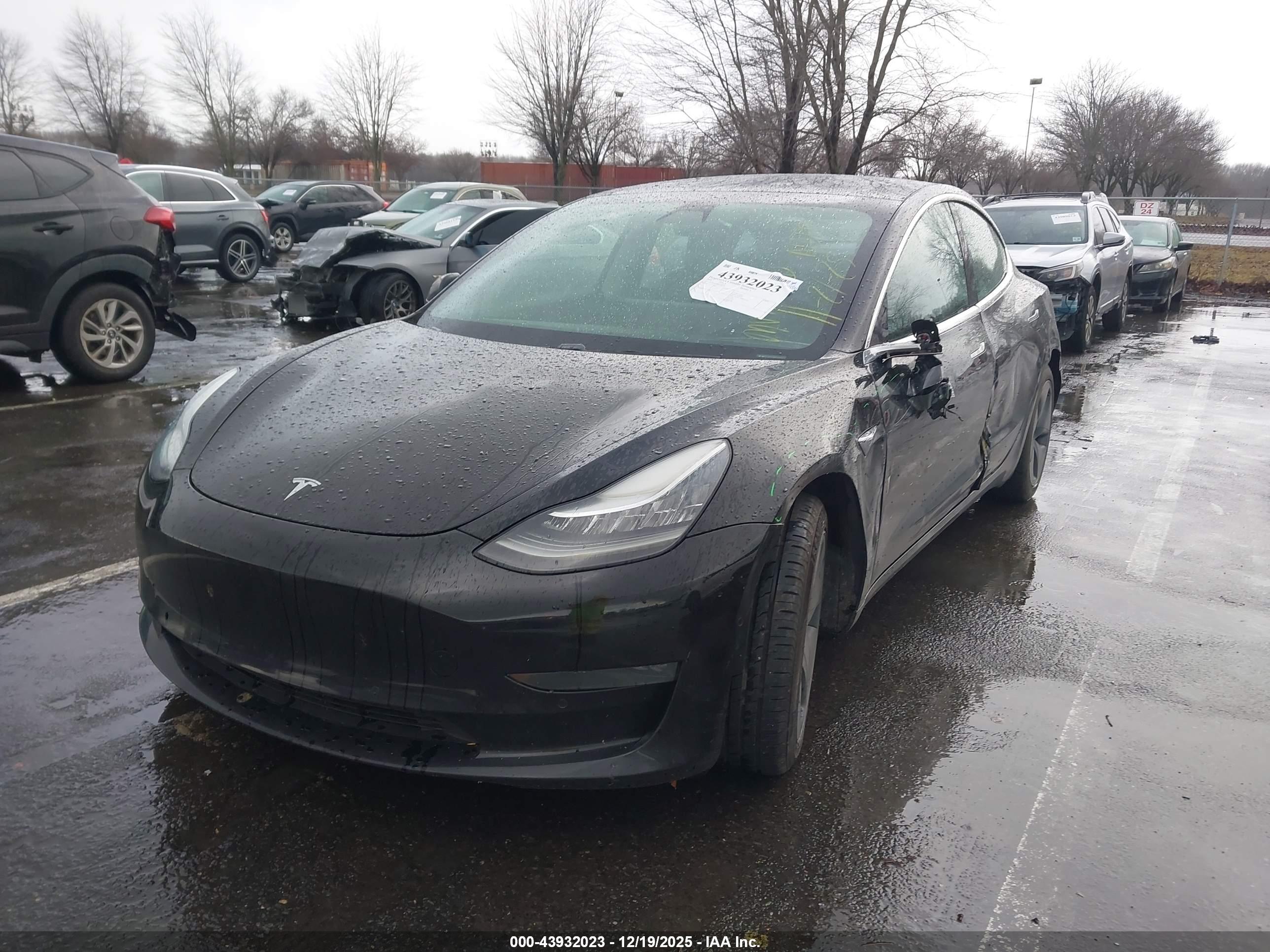 TESLA MODEL image 2