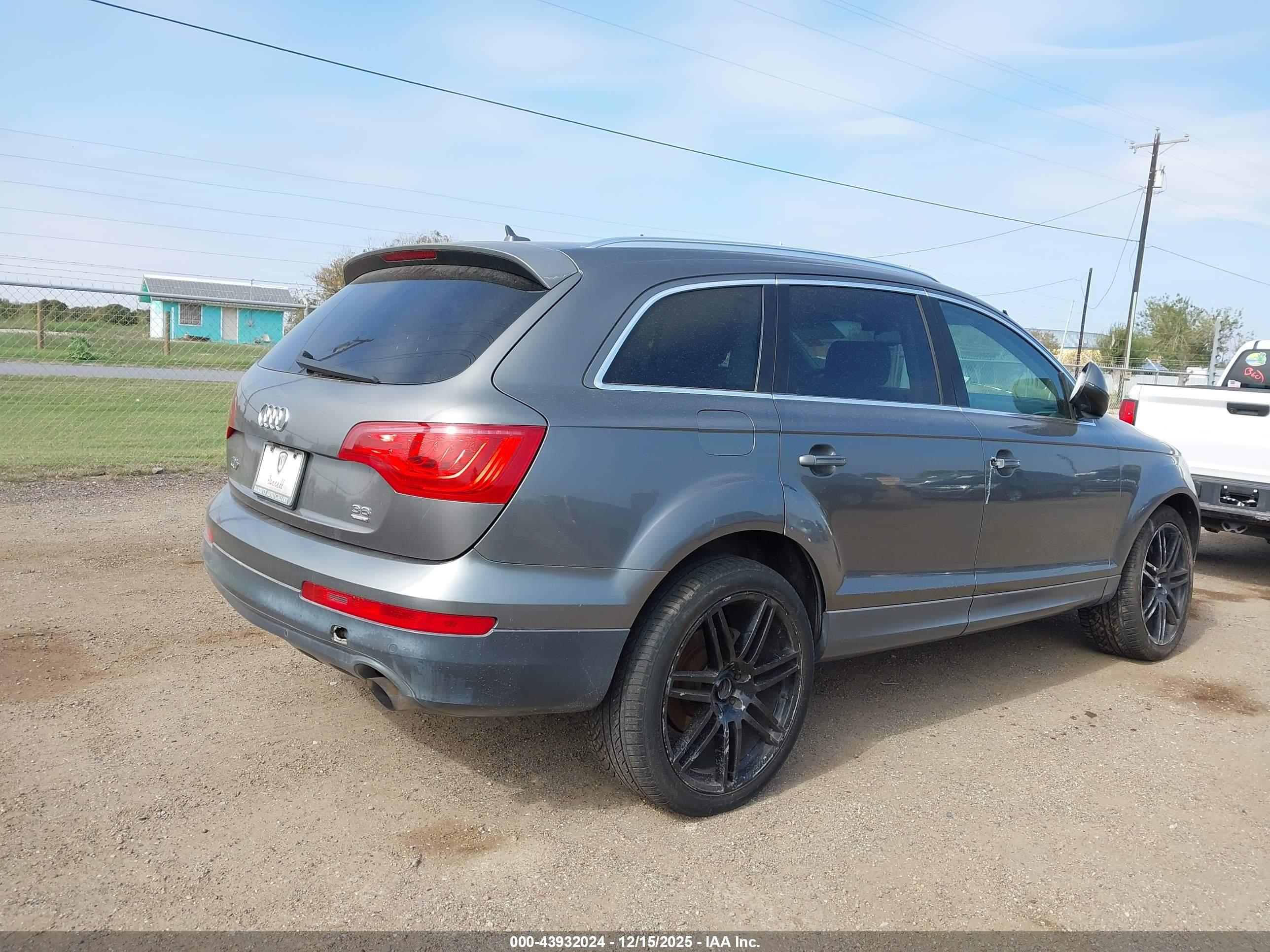 AUDI Q7 image 4