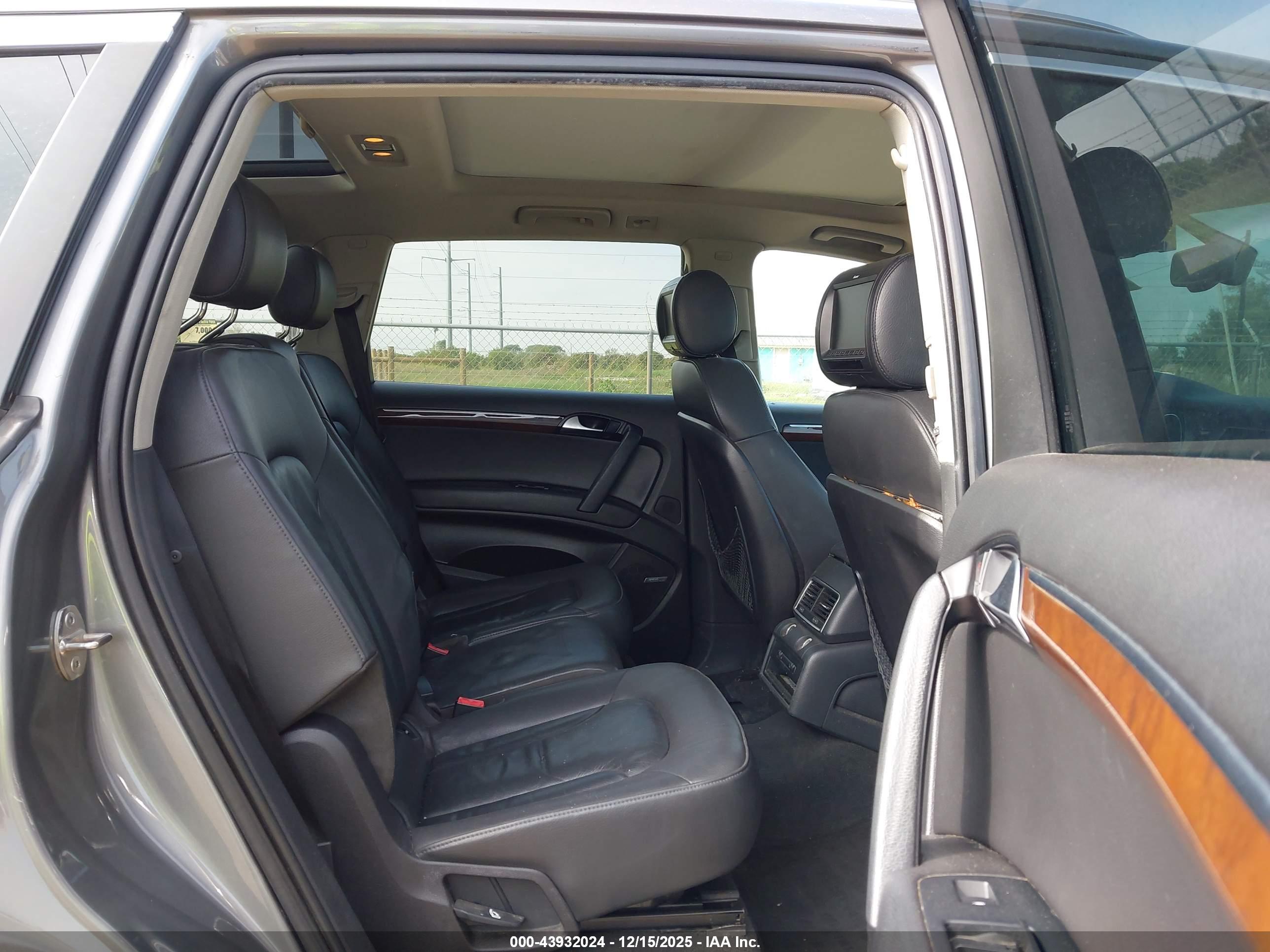 AUDI Q7 image 8