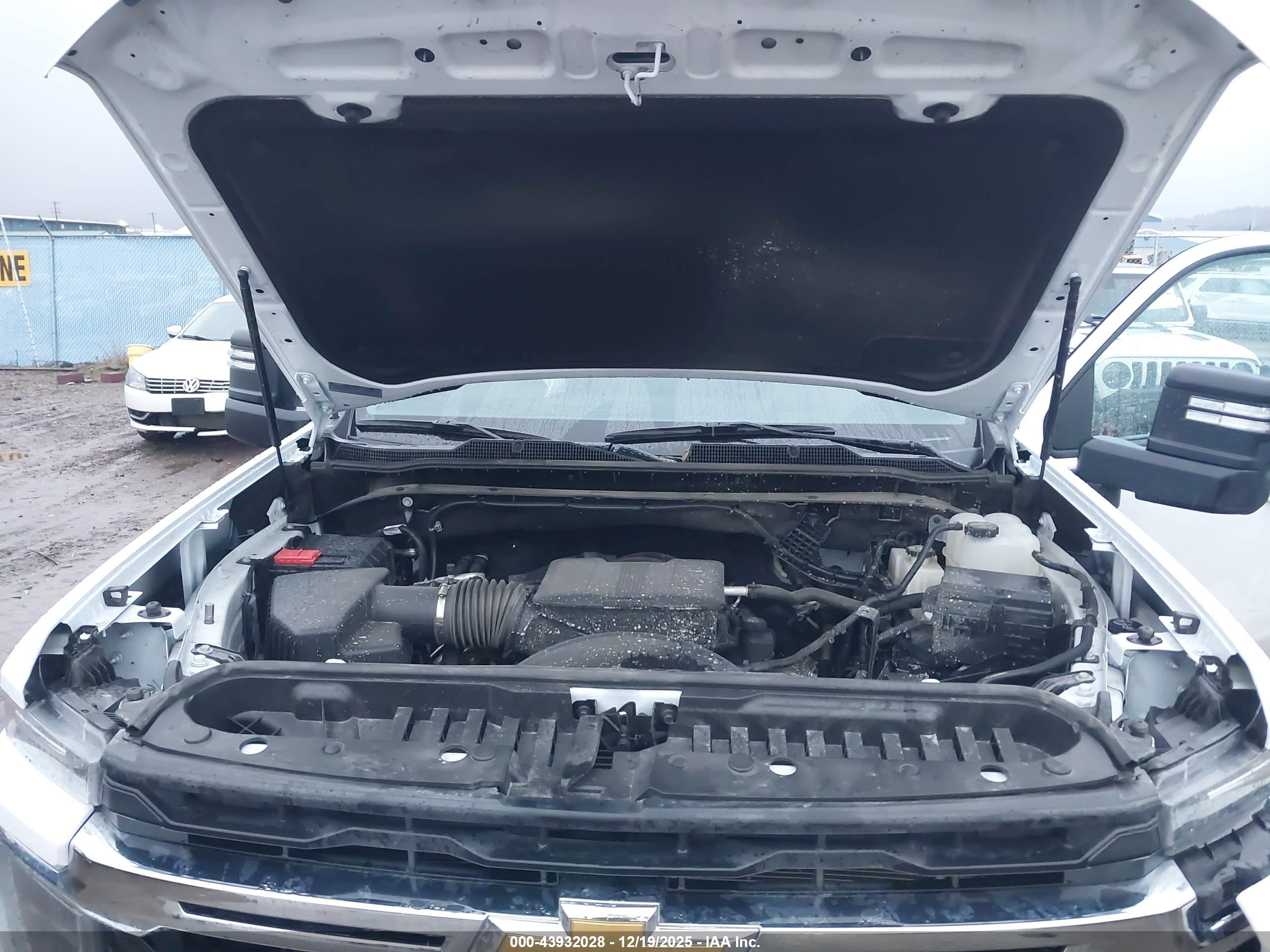 CHEVROLET SILVERADO image 10
