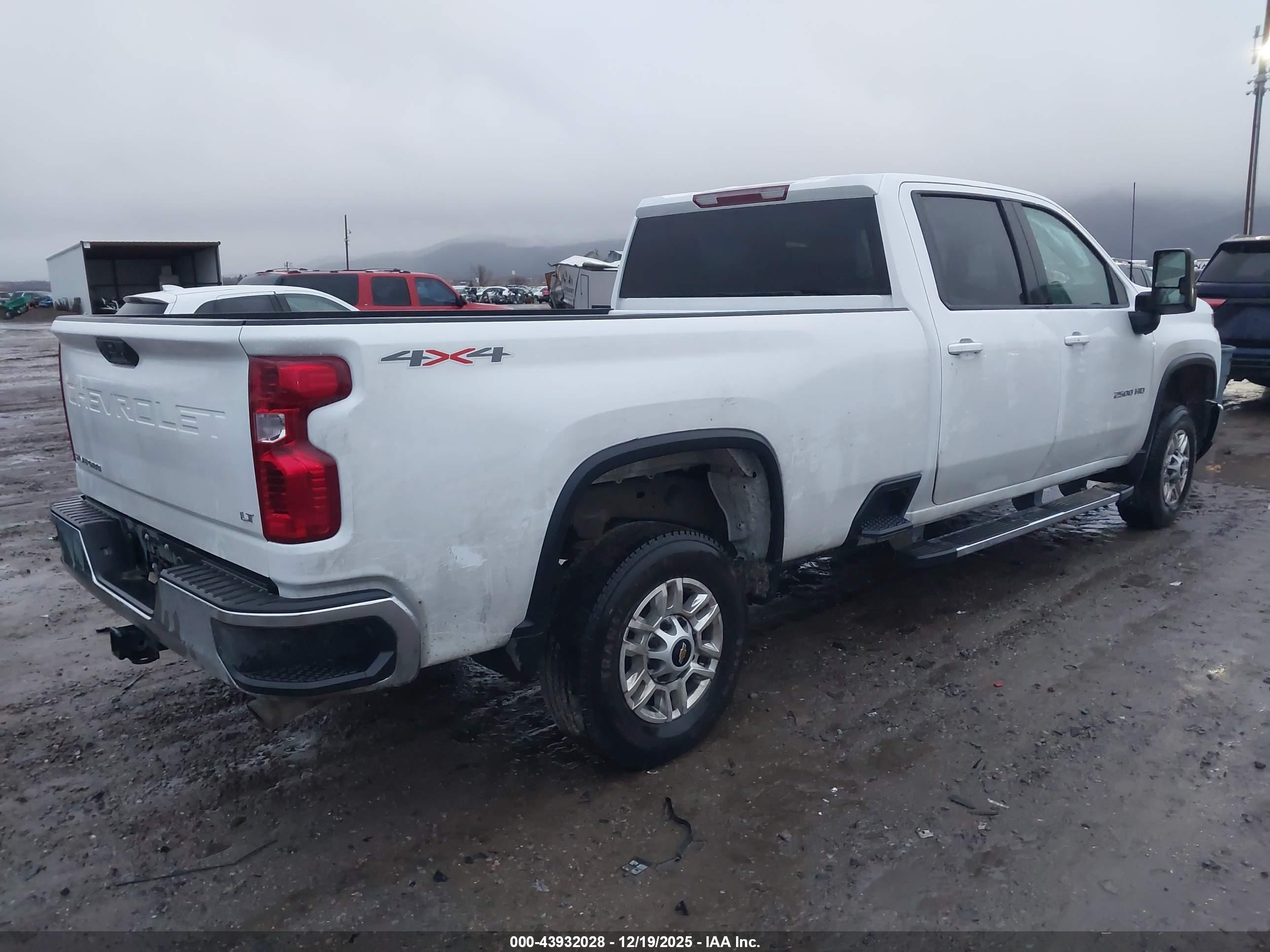 CHEVROLET SILVERADO image 4