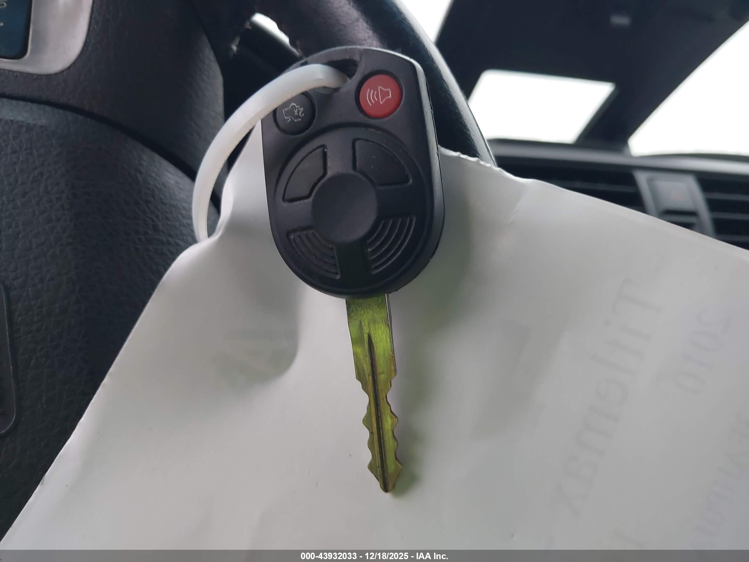 FORD FUSION image 11