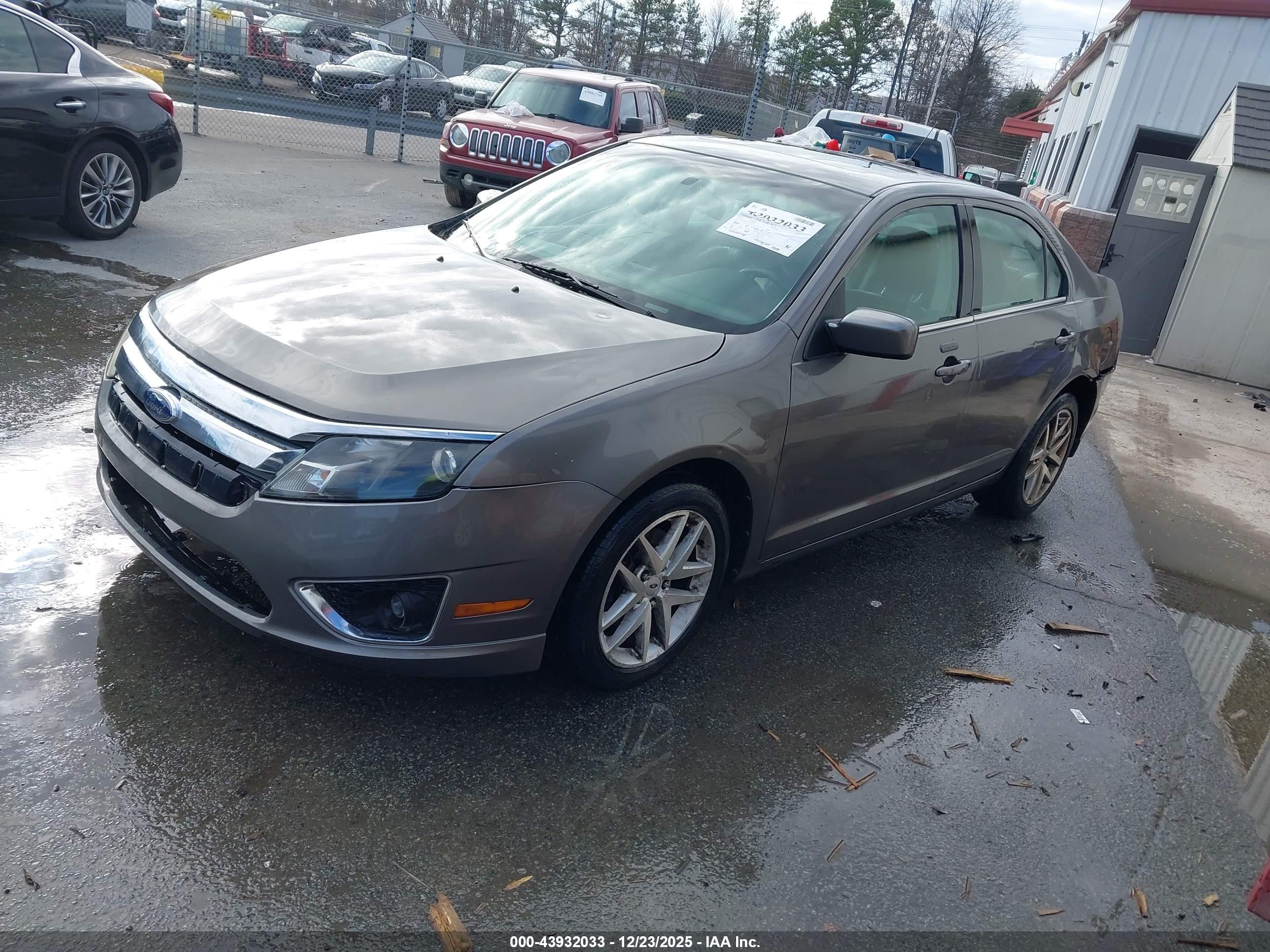 FORD FUSION image 2