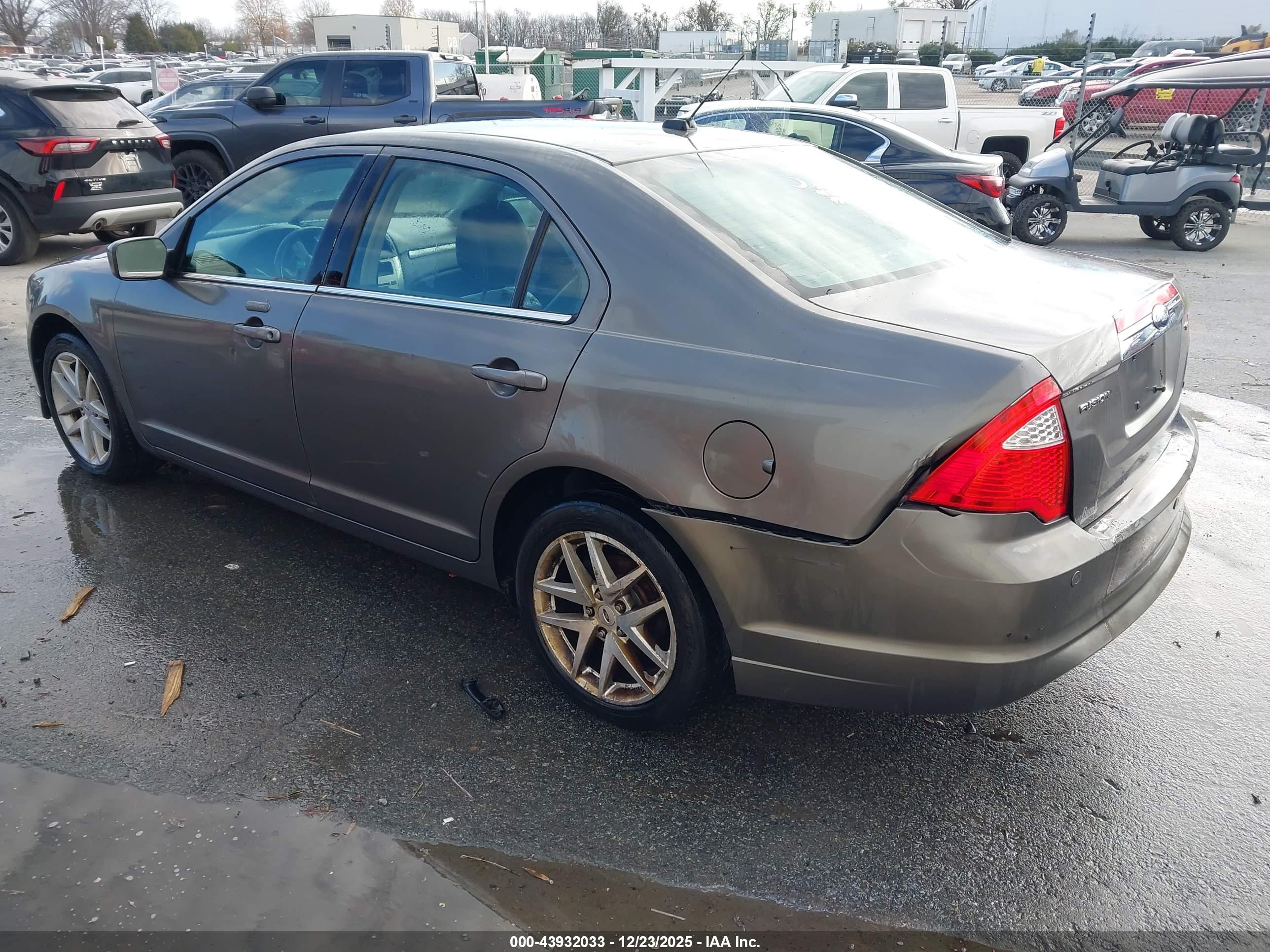 FORD FUSION image 3