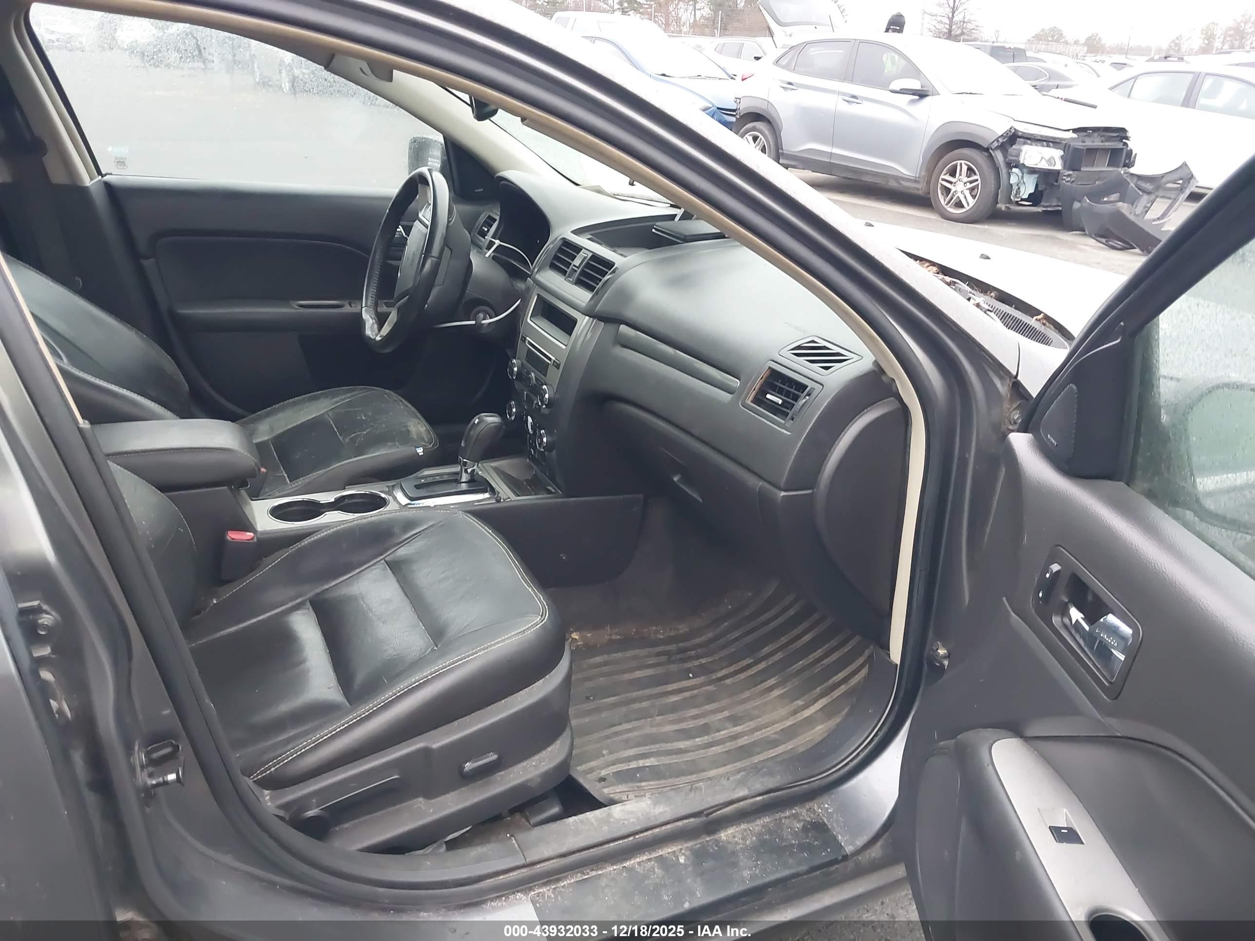 FORD FUSION image 5