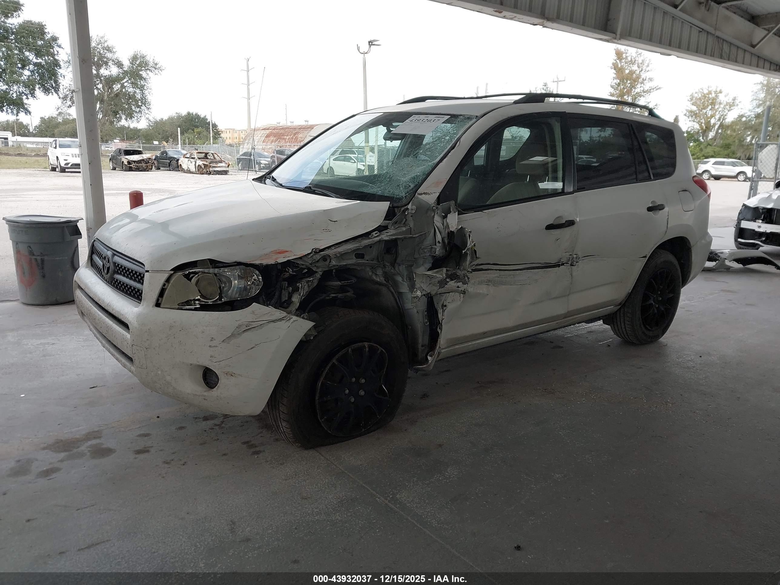 TOYOTA RAV4 image 2