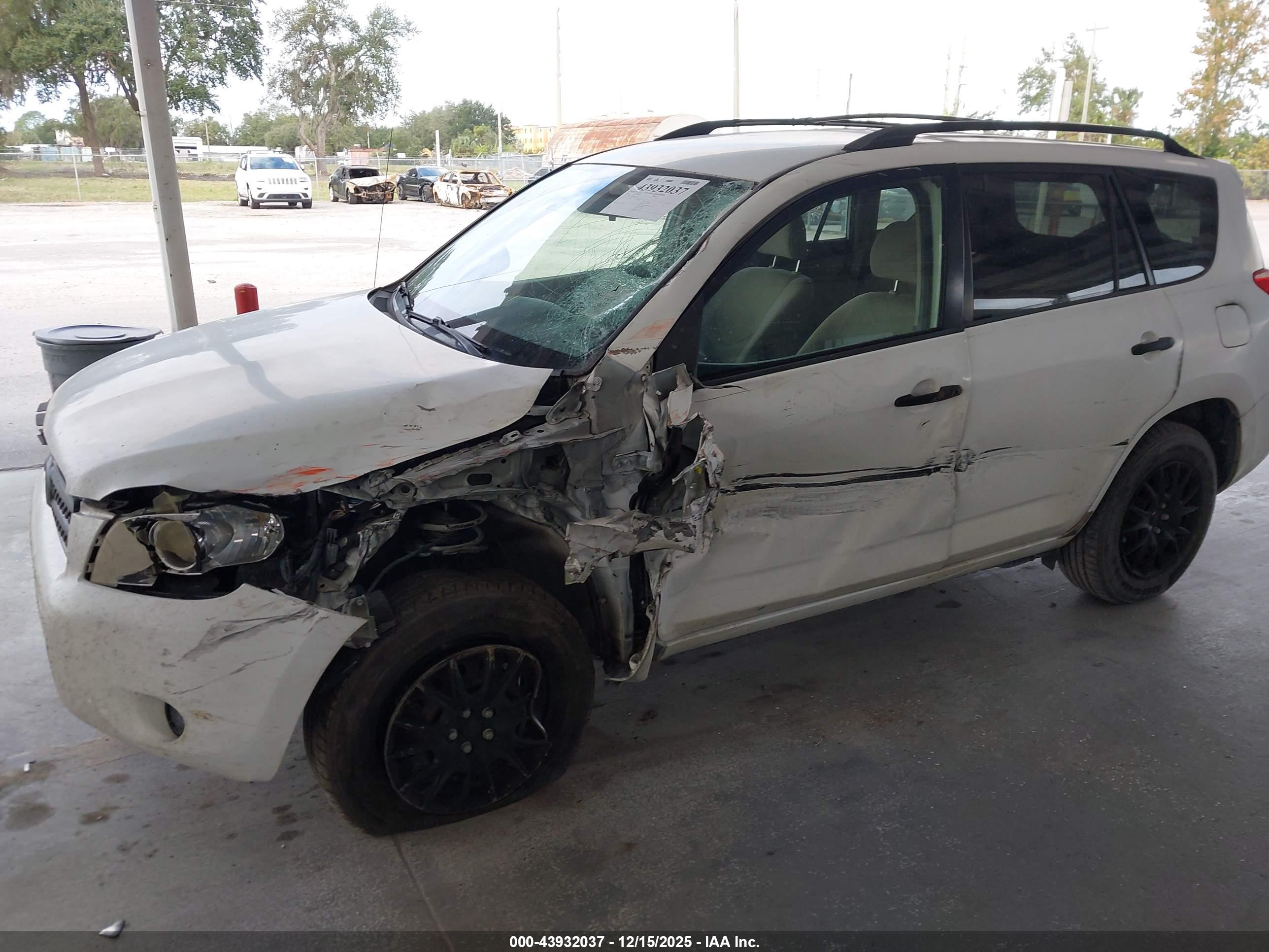 TOYOTA RAV4 image 6
