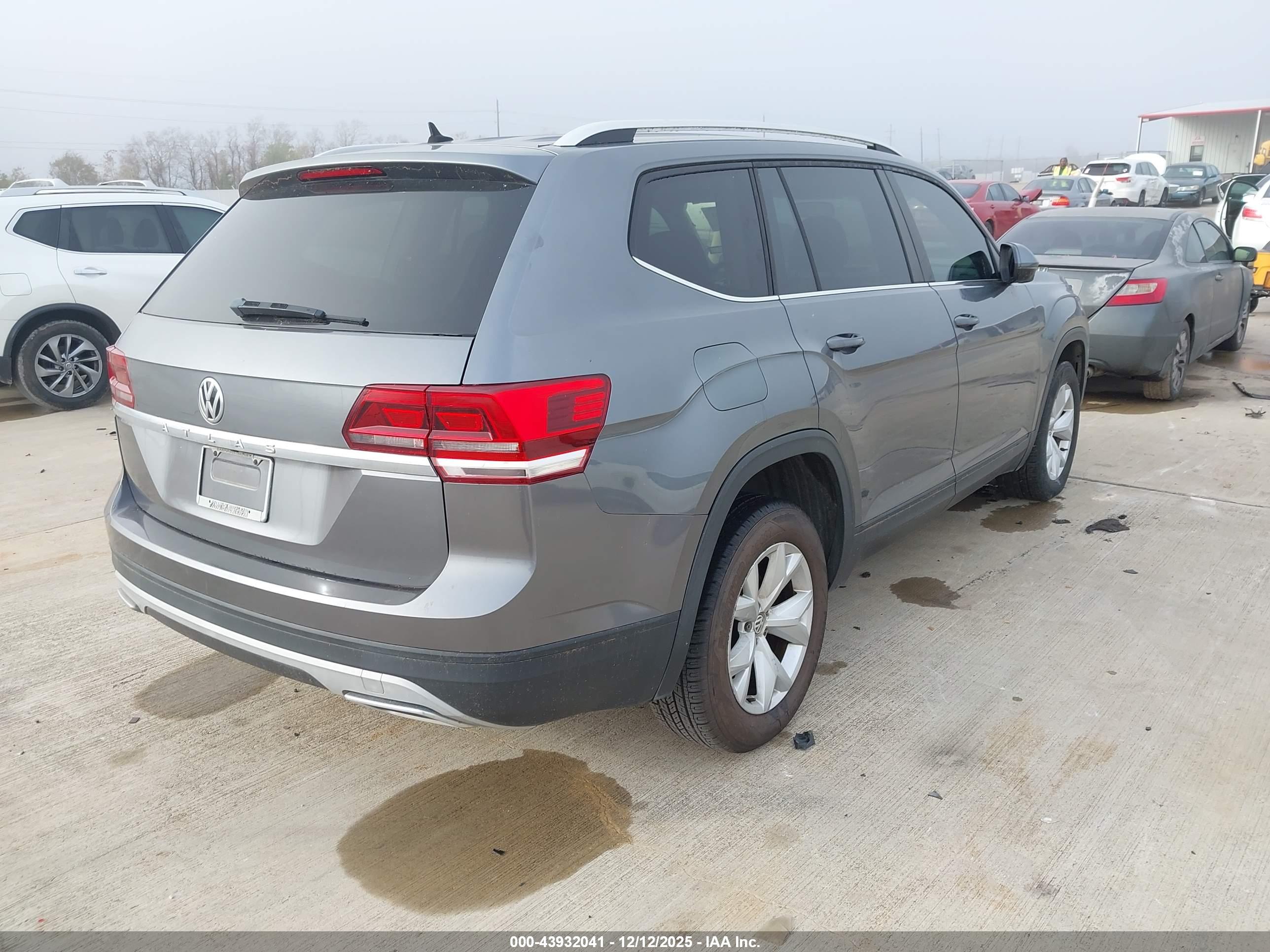 VOLKSWAGEN ATLAS image 4