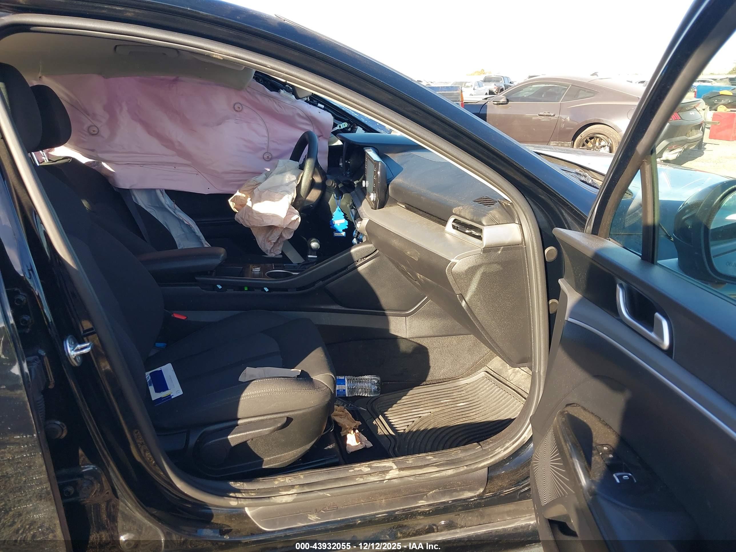 KIA K5 image 5