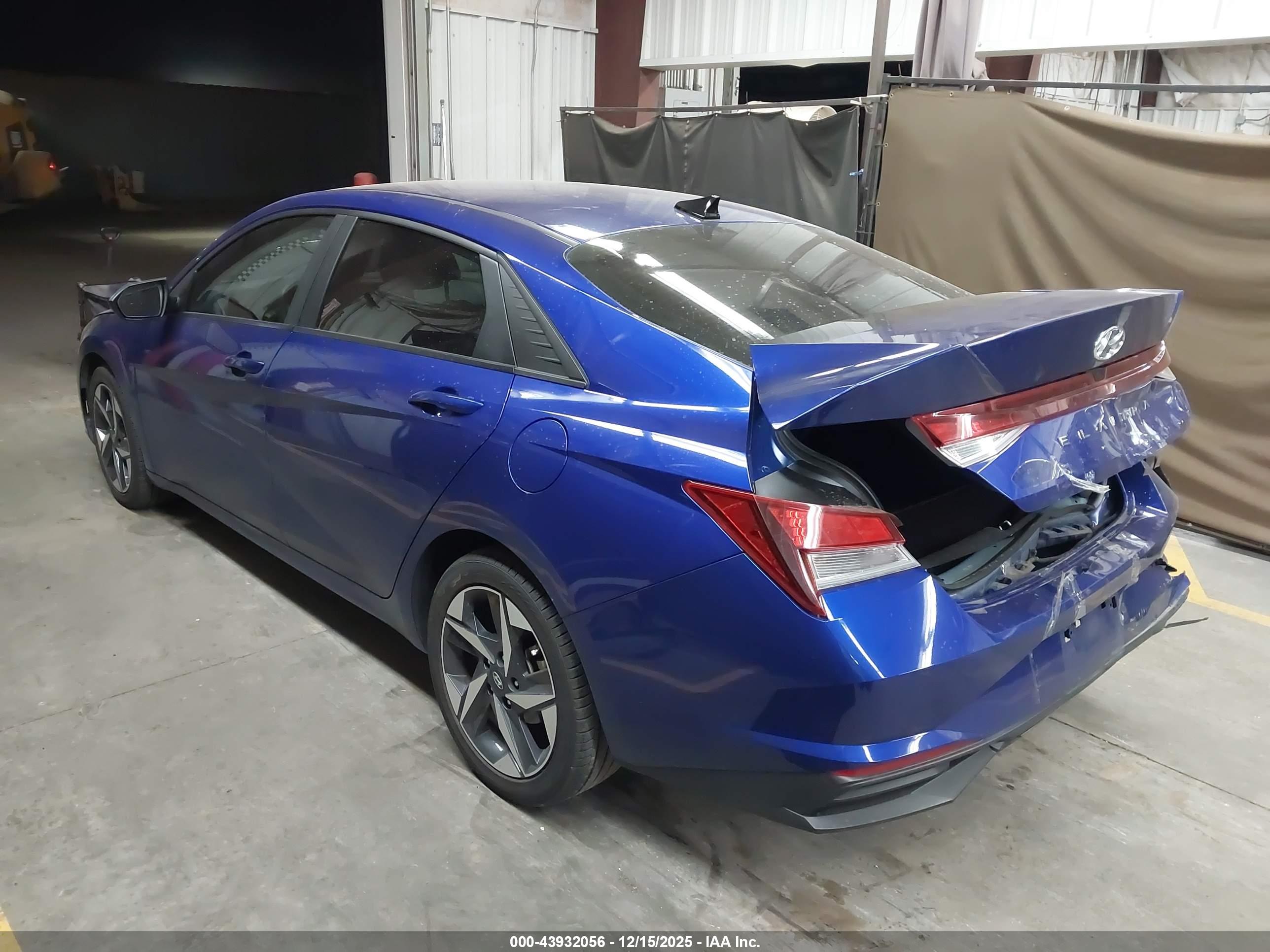 HYUNDAI ELANTRA image 3