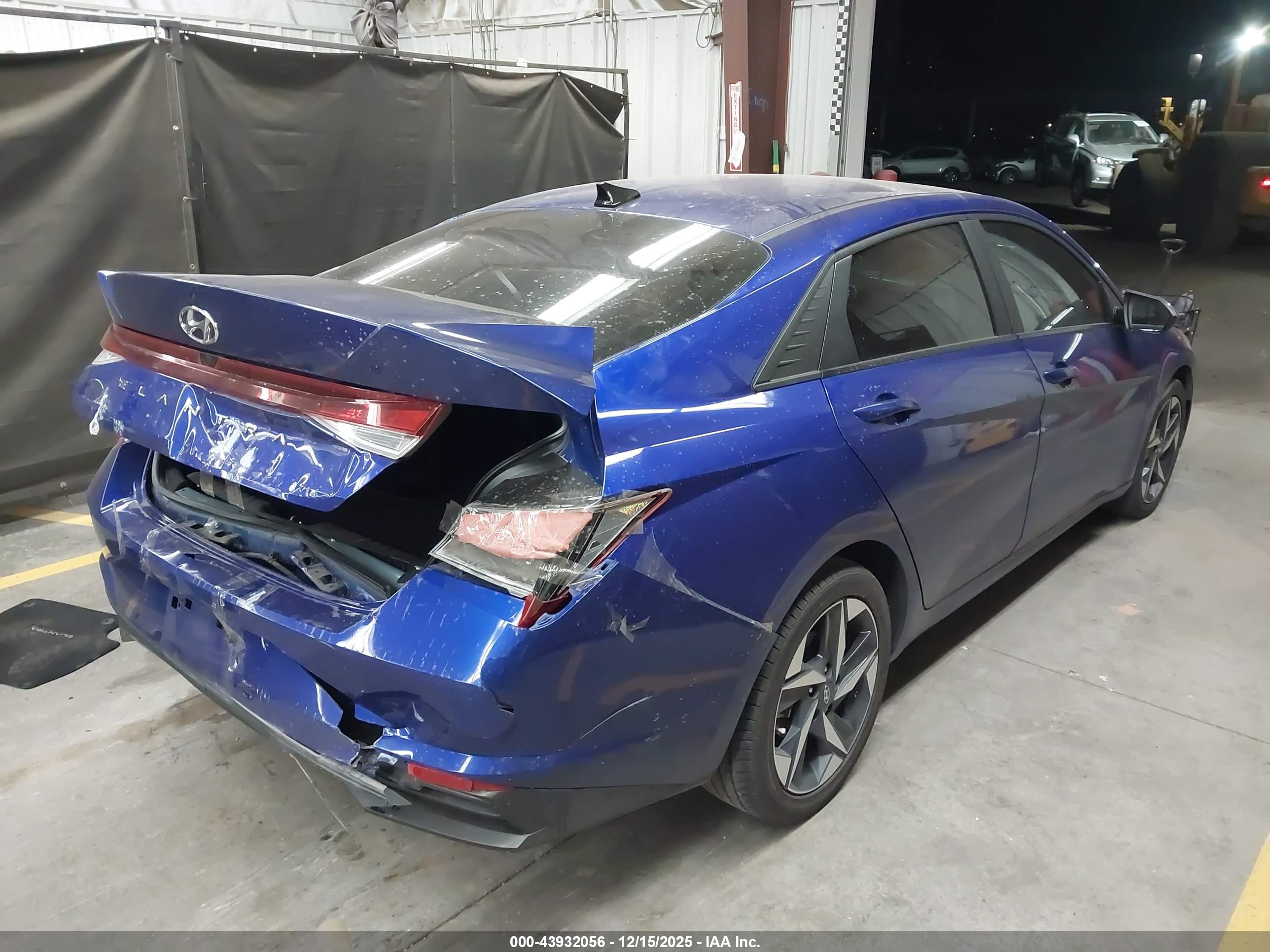 HYUNDAI ELANTRA image 4