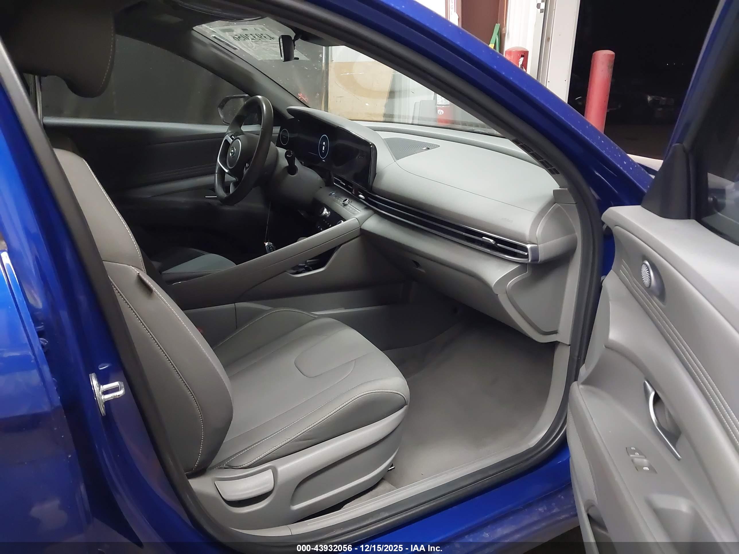 HYUNDAI ELANTRA image 5