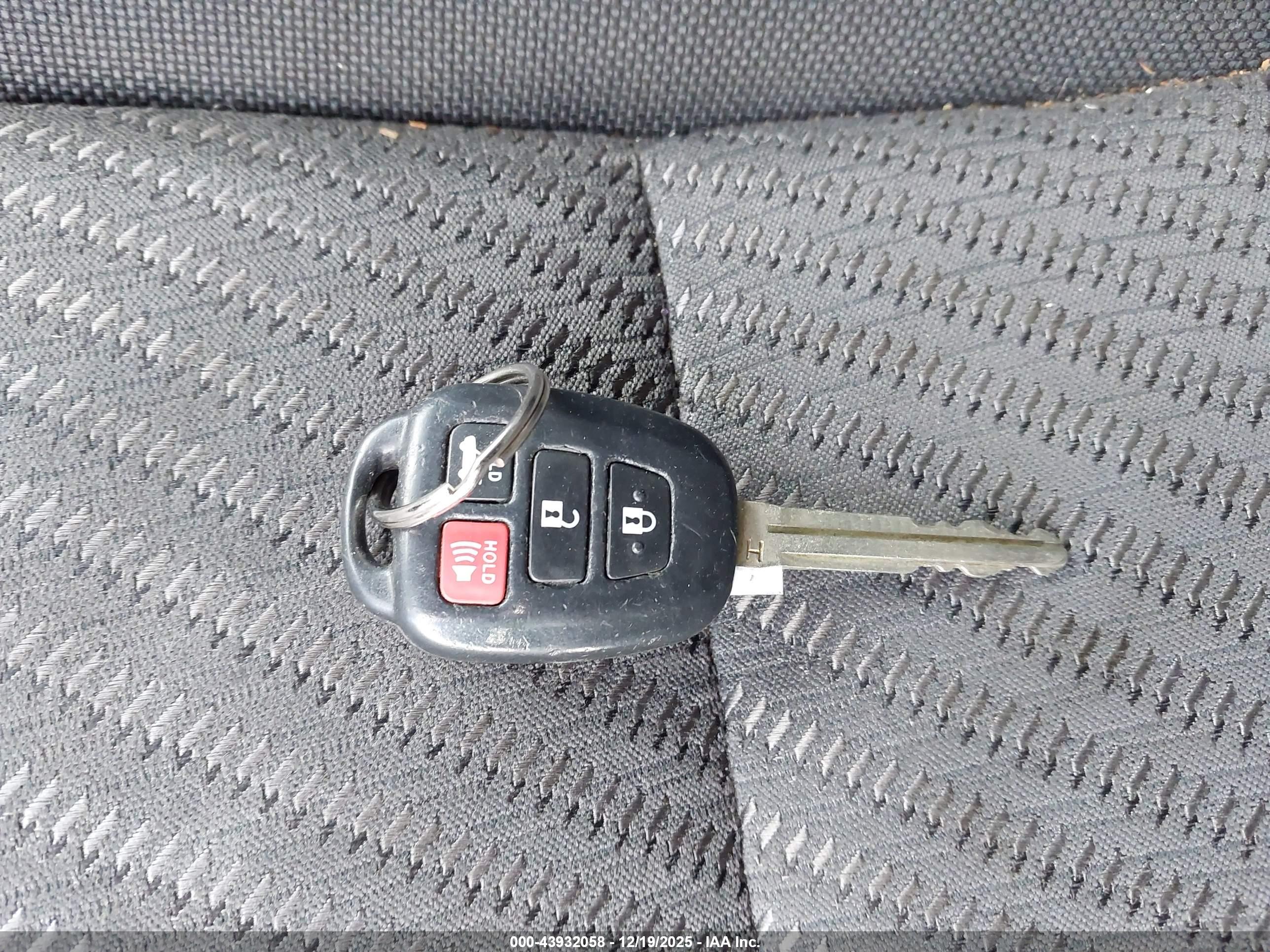 TOYOTA CAMRY image 11
