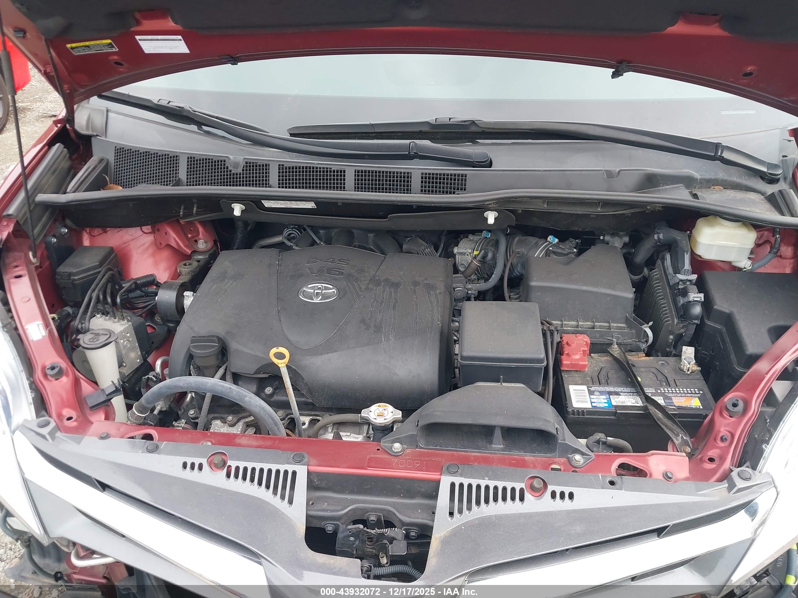 TOYOTA SIENNA image 10