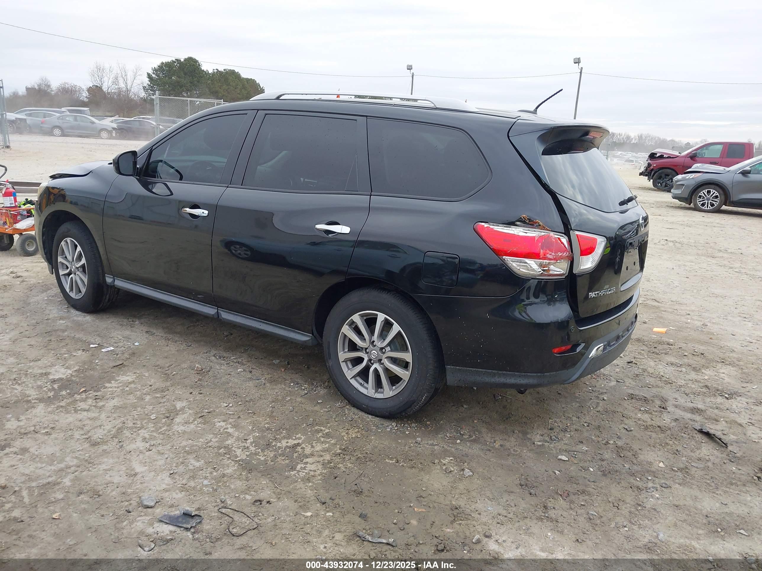 NISSAN PATHFINDER image 3