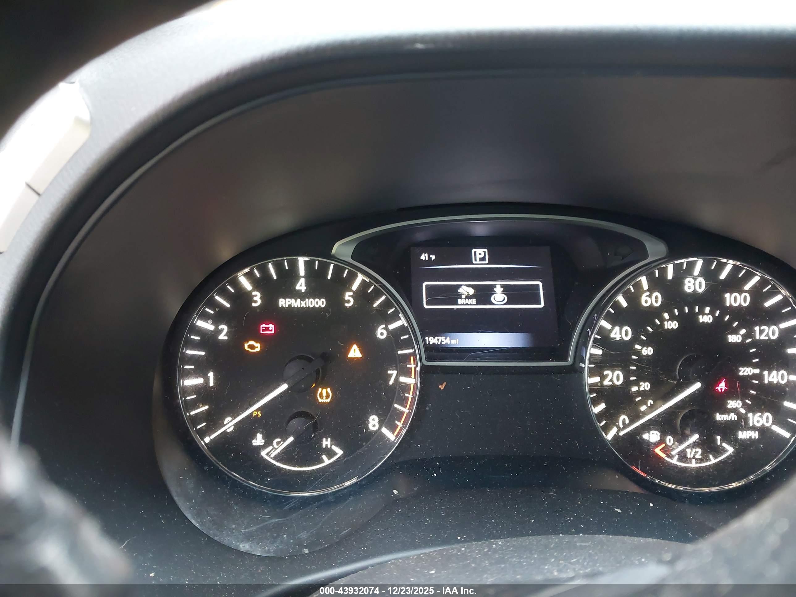 NISSAN PATHFINDER image 7