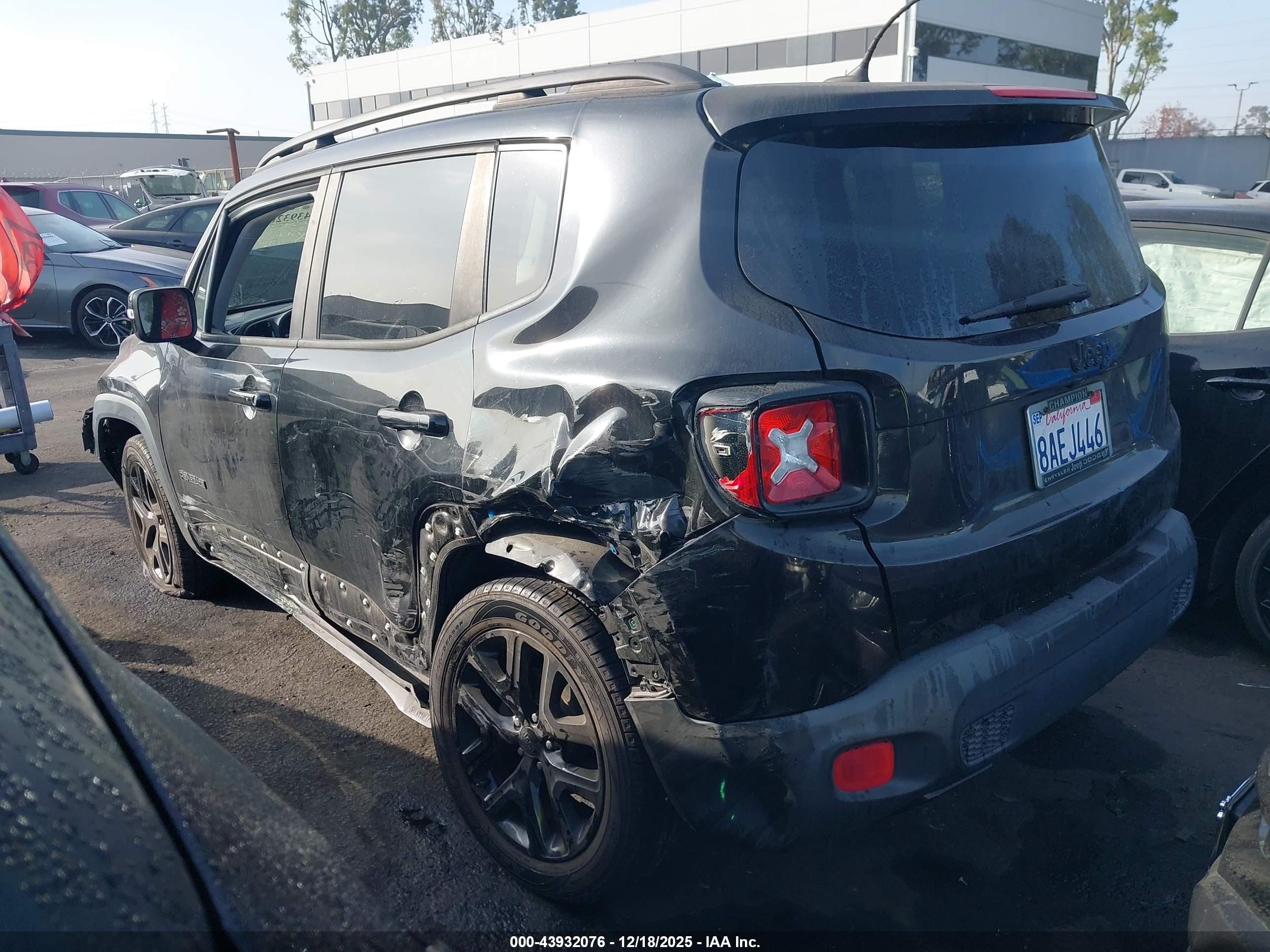 JEEP RENEGADE image 3