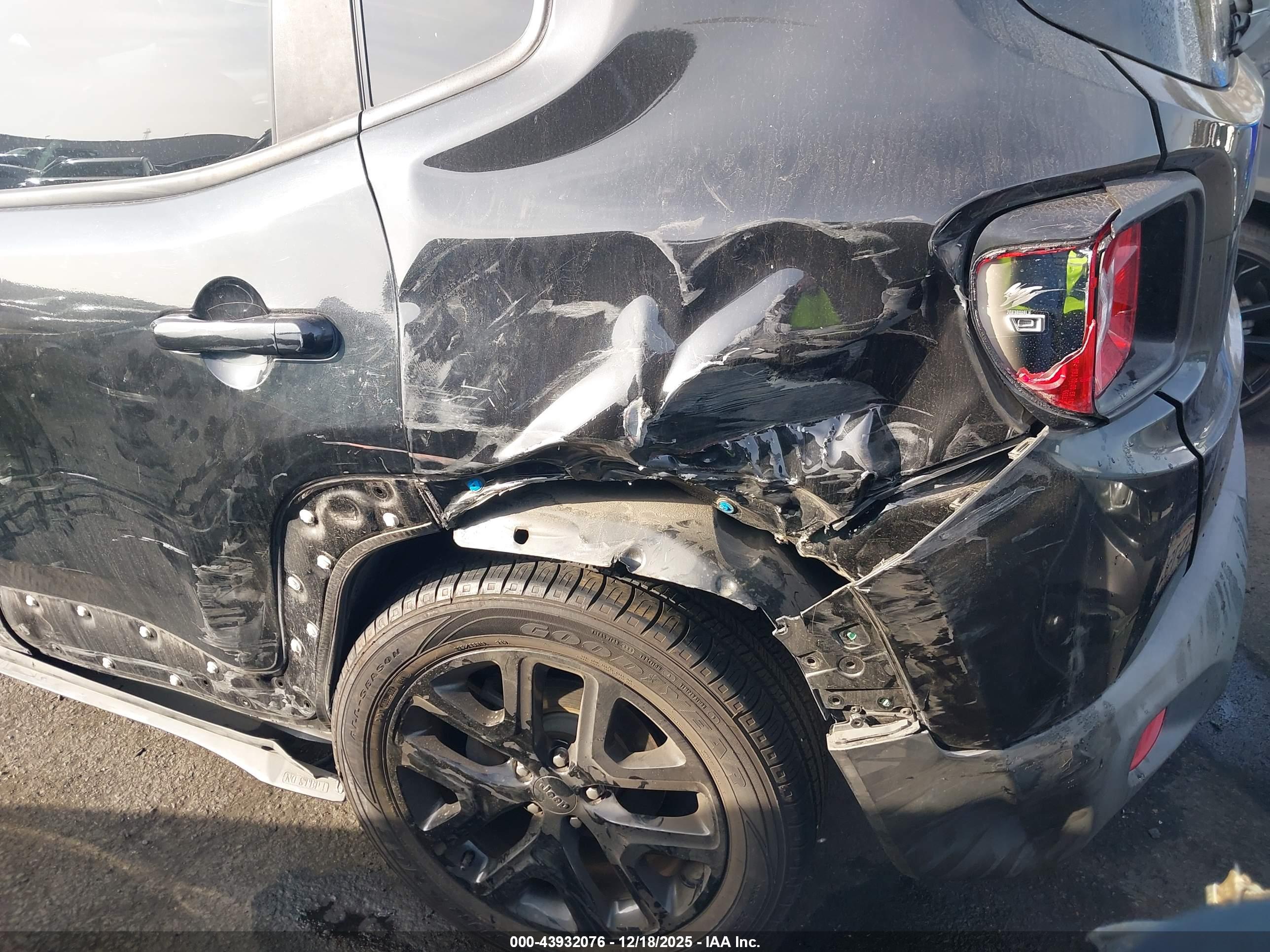 JEEP RENEGADE image 6
