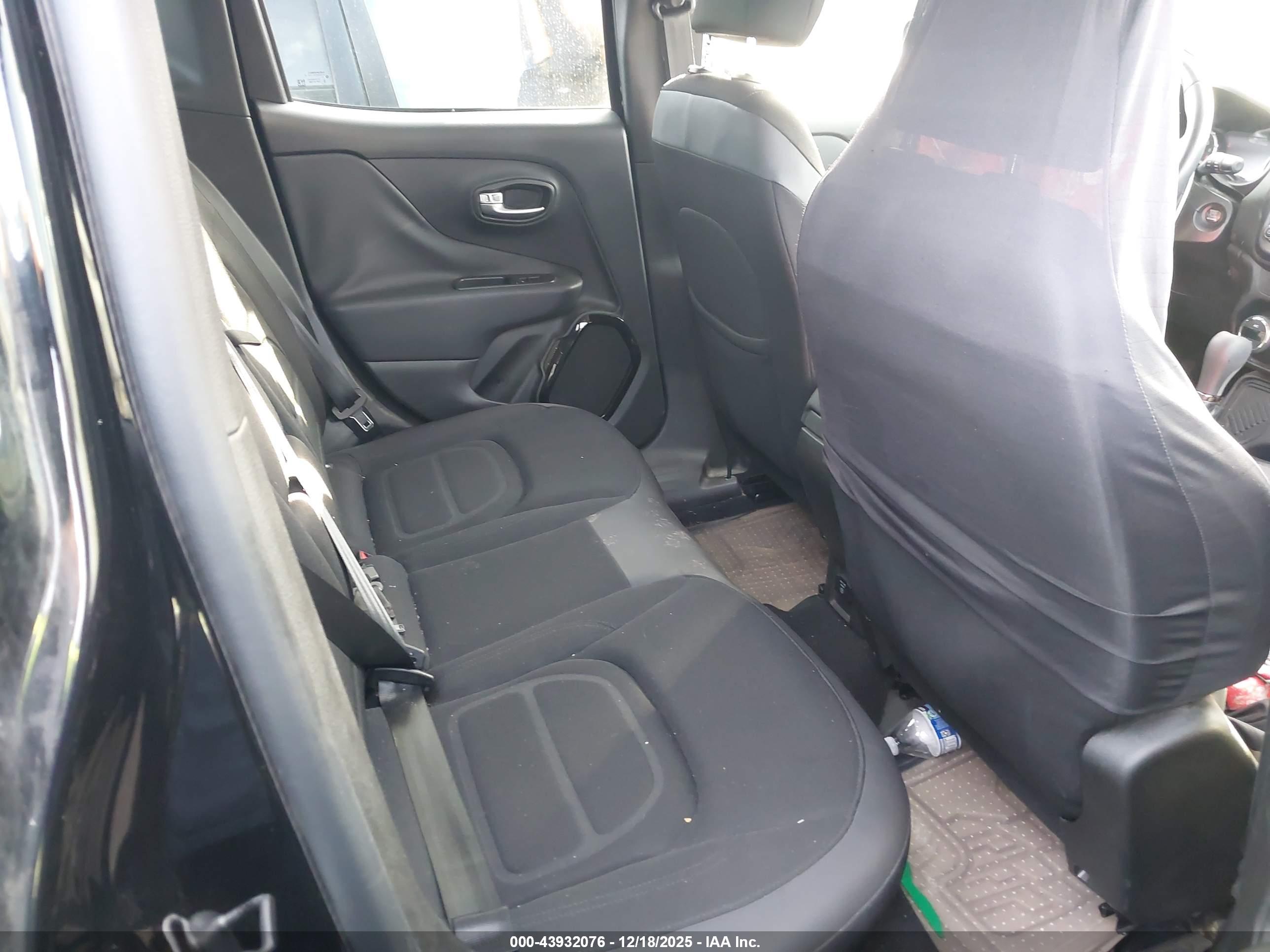 JEEP RENEGADE image 8