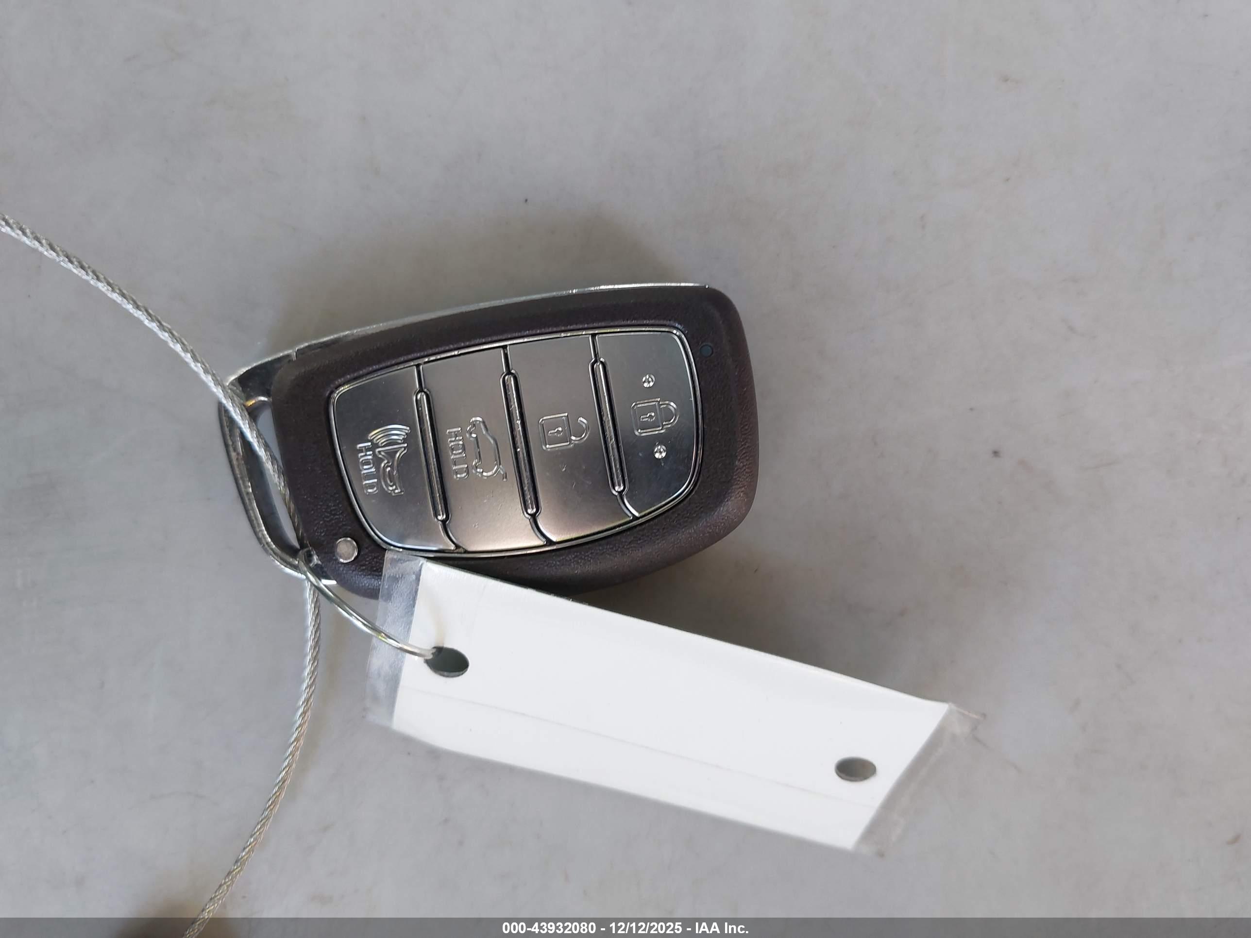 HYUNDAI TUCSON image 11