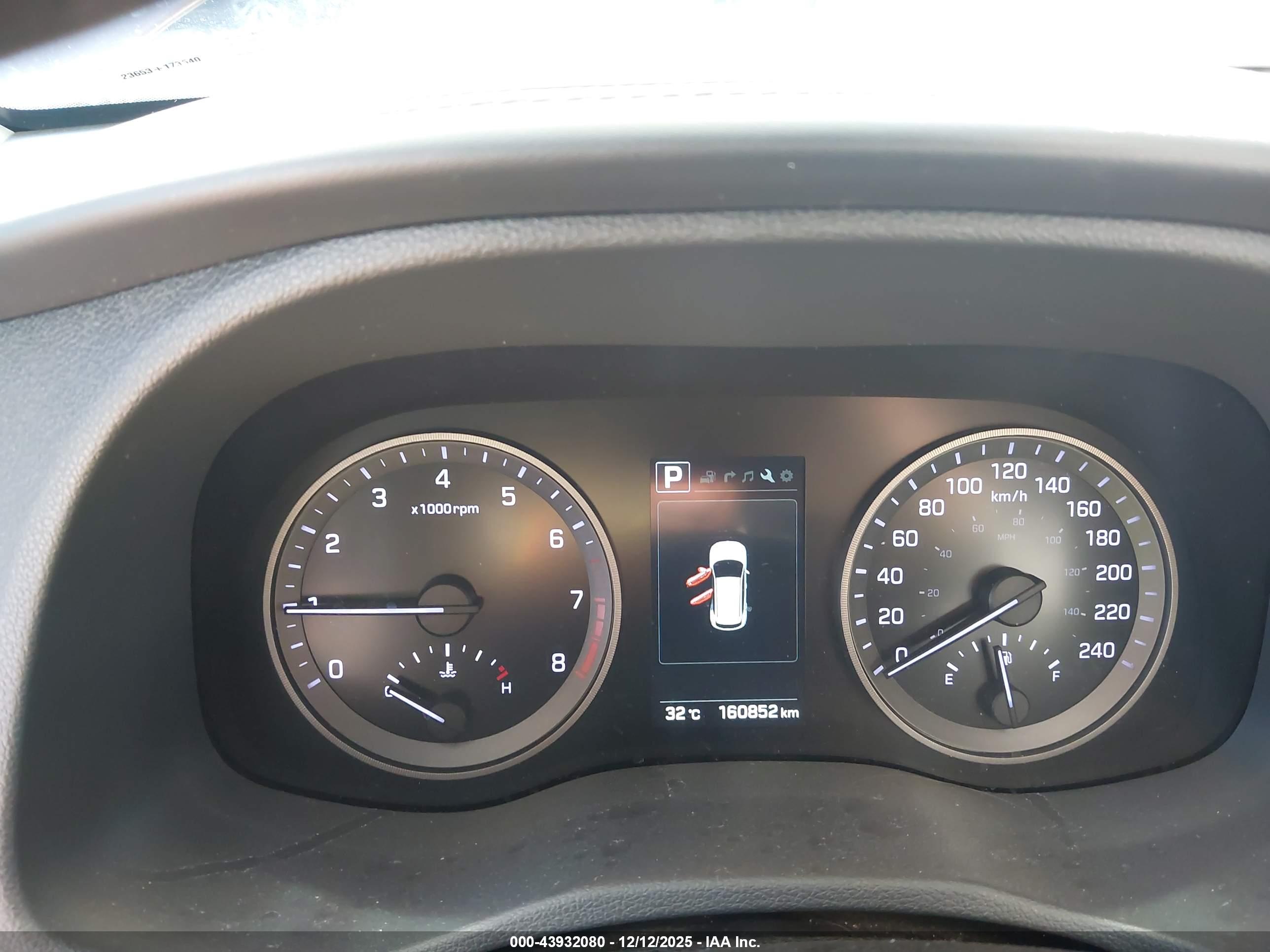 HYUNDAI TUCSON image 7