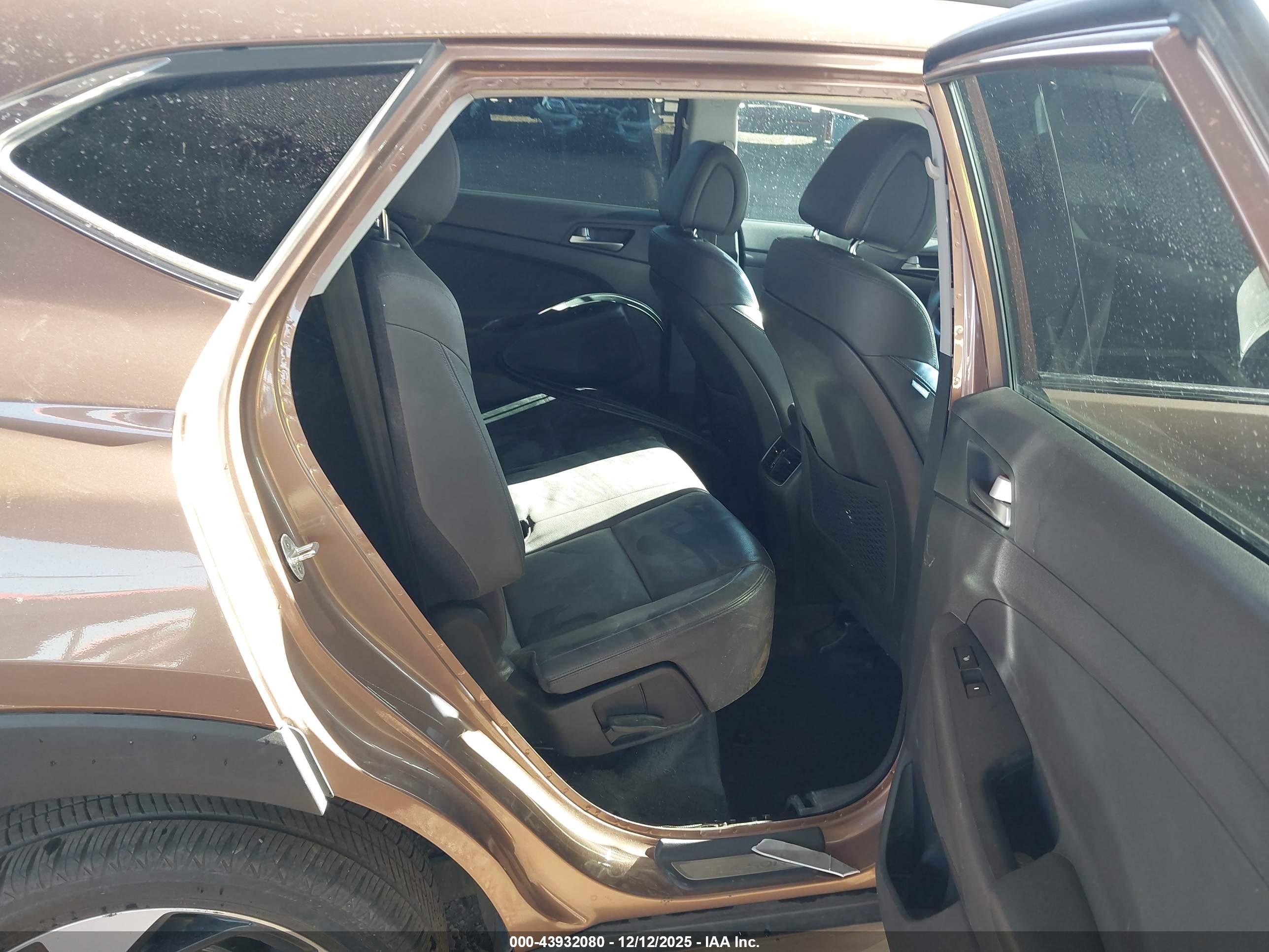 HYUNDAI TUCSON image 8