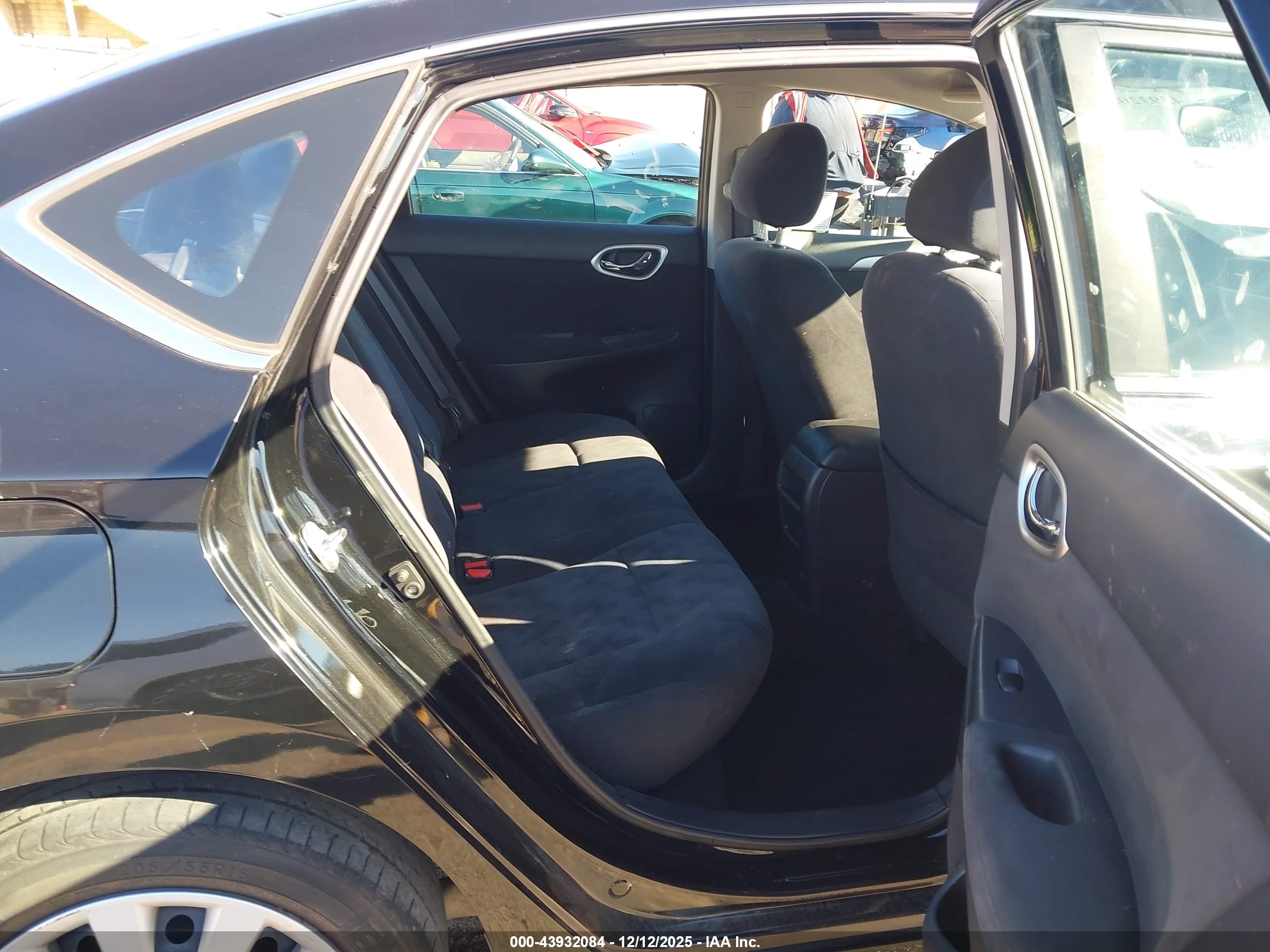 NISSAN SENTRA image 8