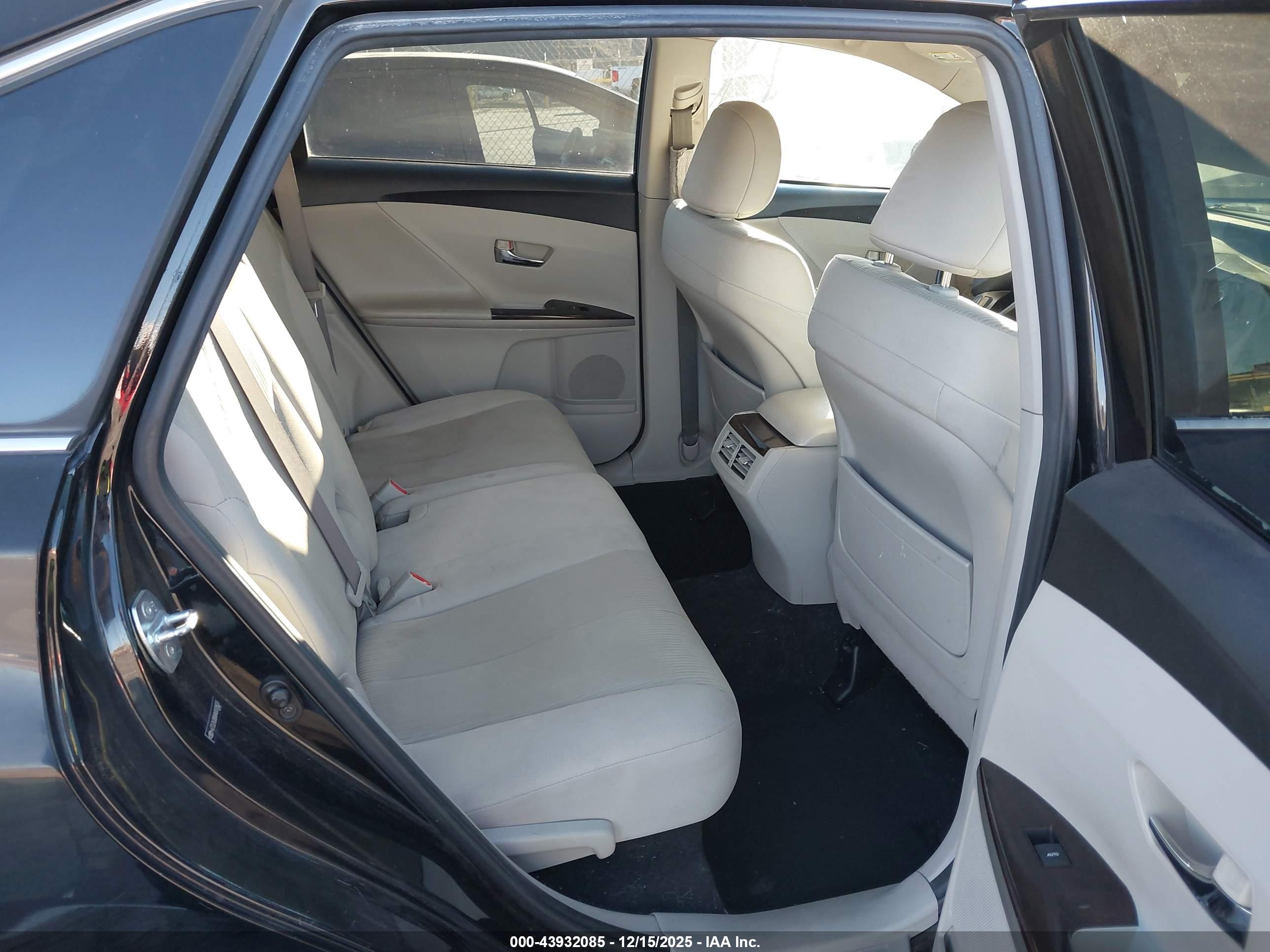 TOYOTA VENZA image 8