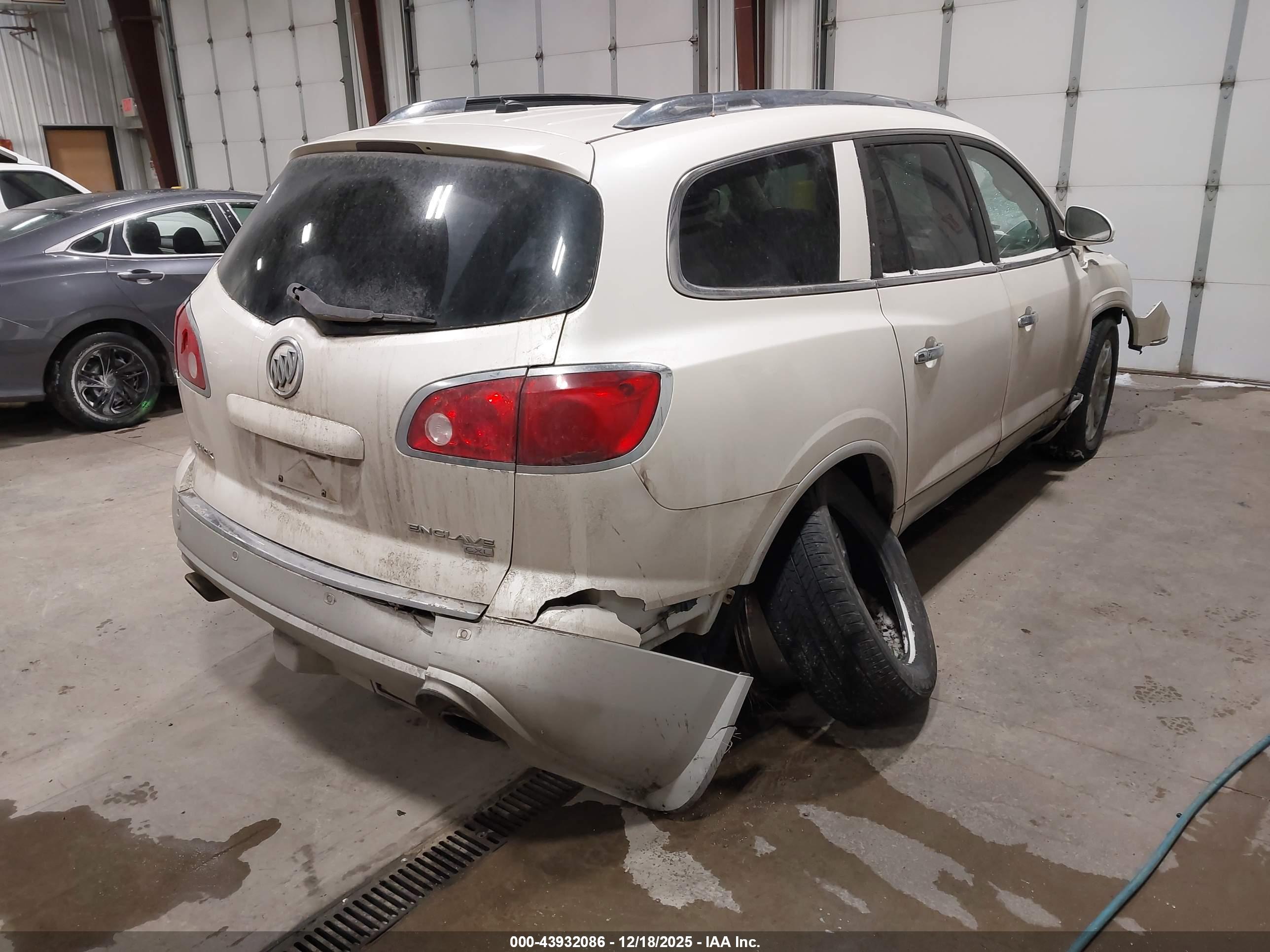 BUICK ENCLAVE image 4