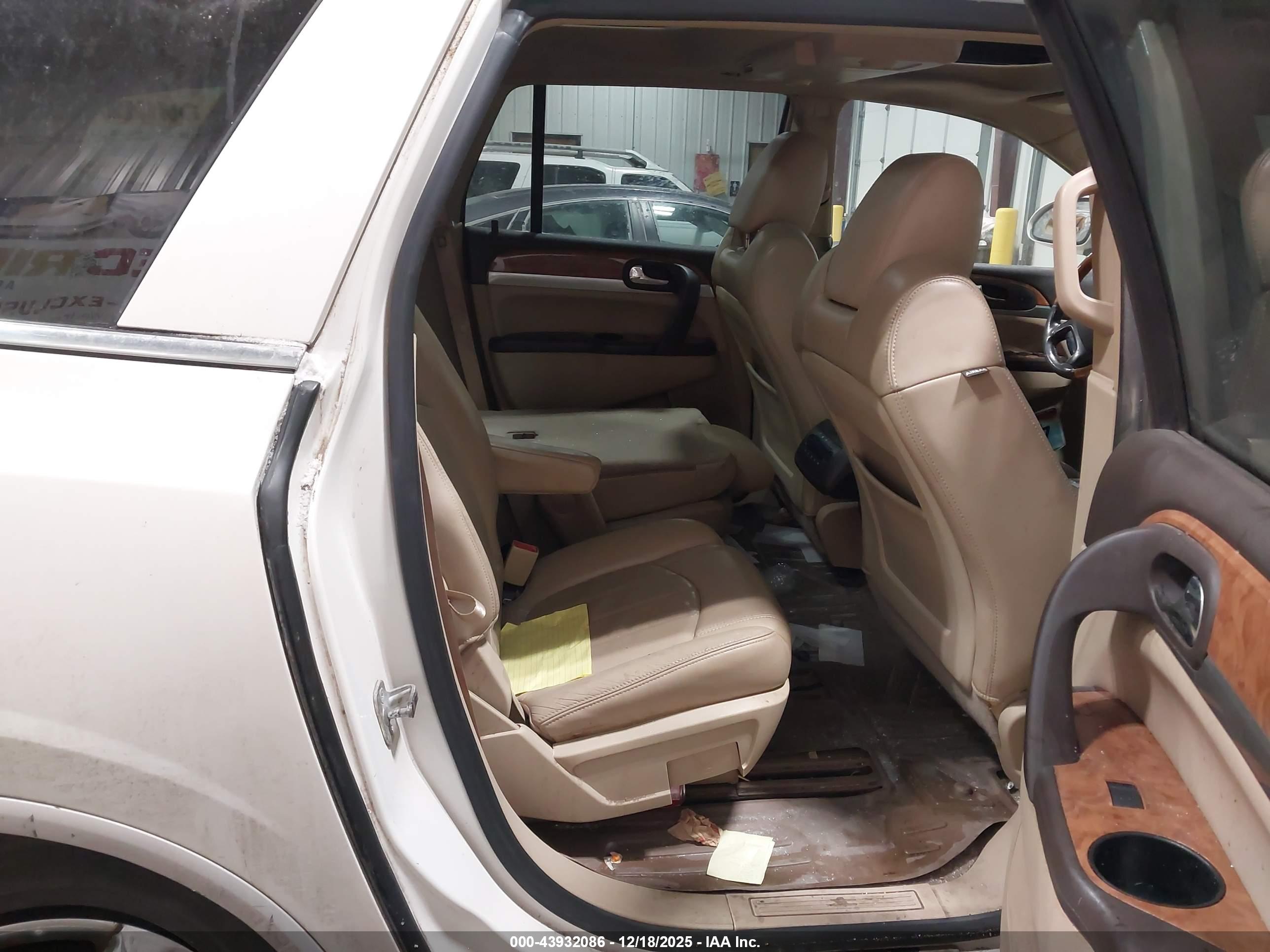 BUICK ENCLAVE image 8