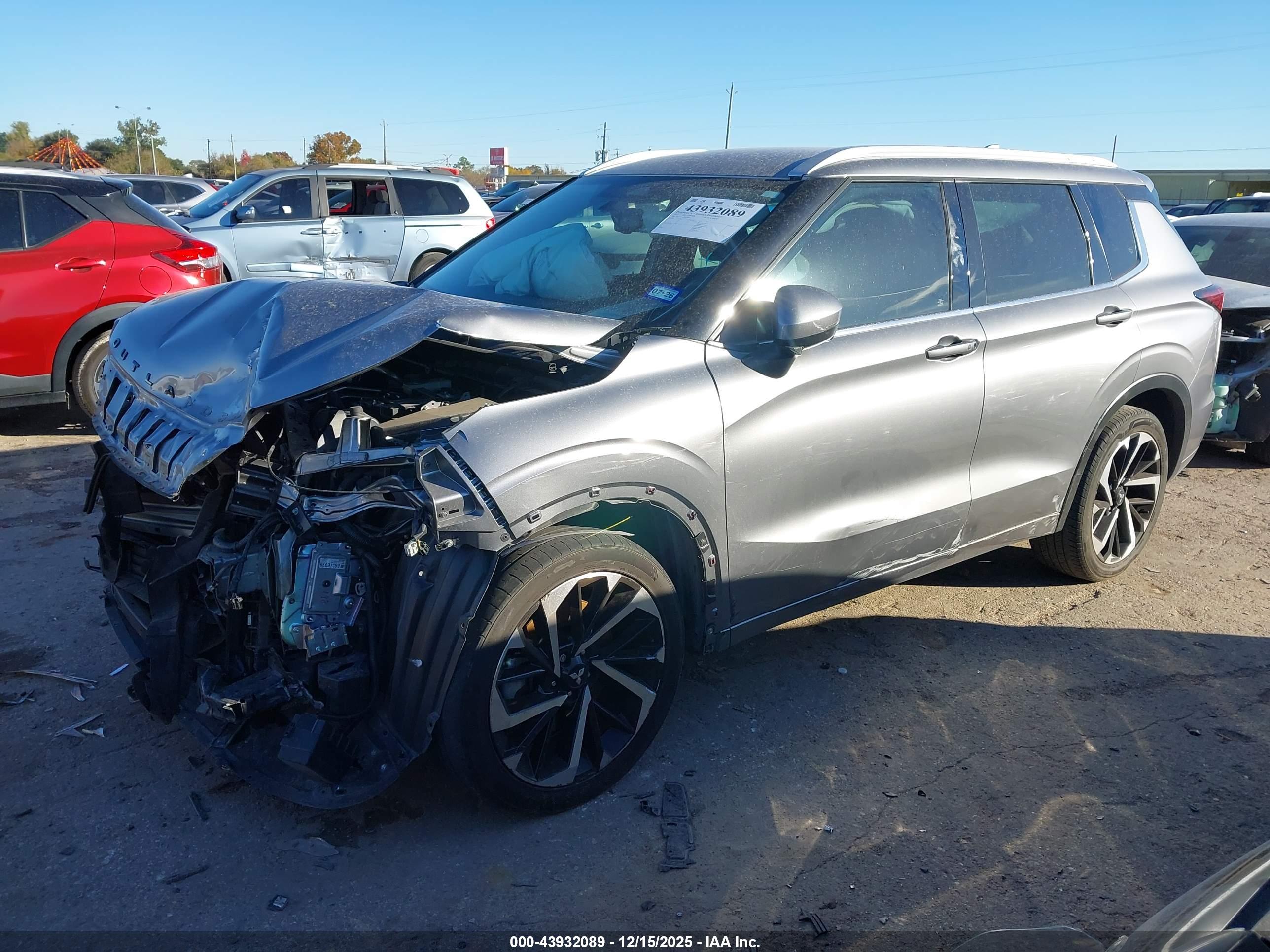 MITSUBISHI OUTLANDER image 2