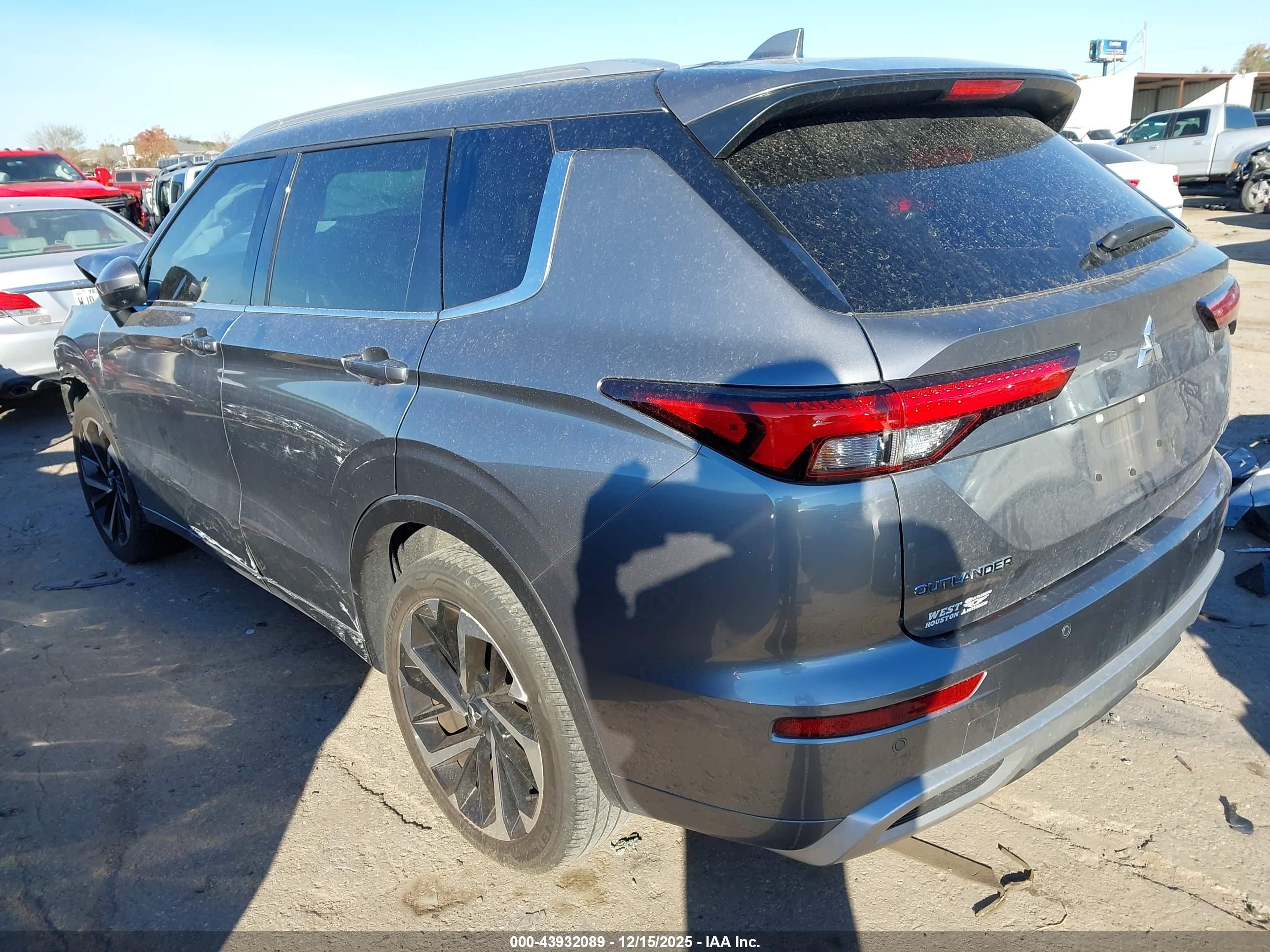 MITSUBISHI OUTLANDER image 3