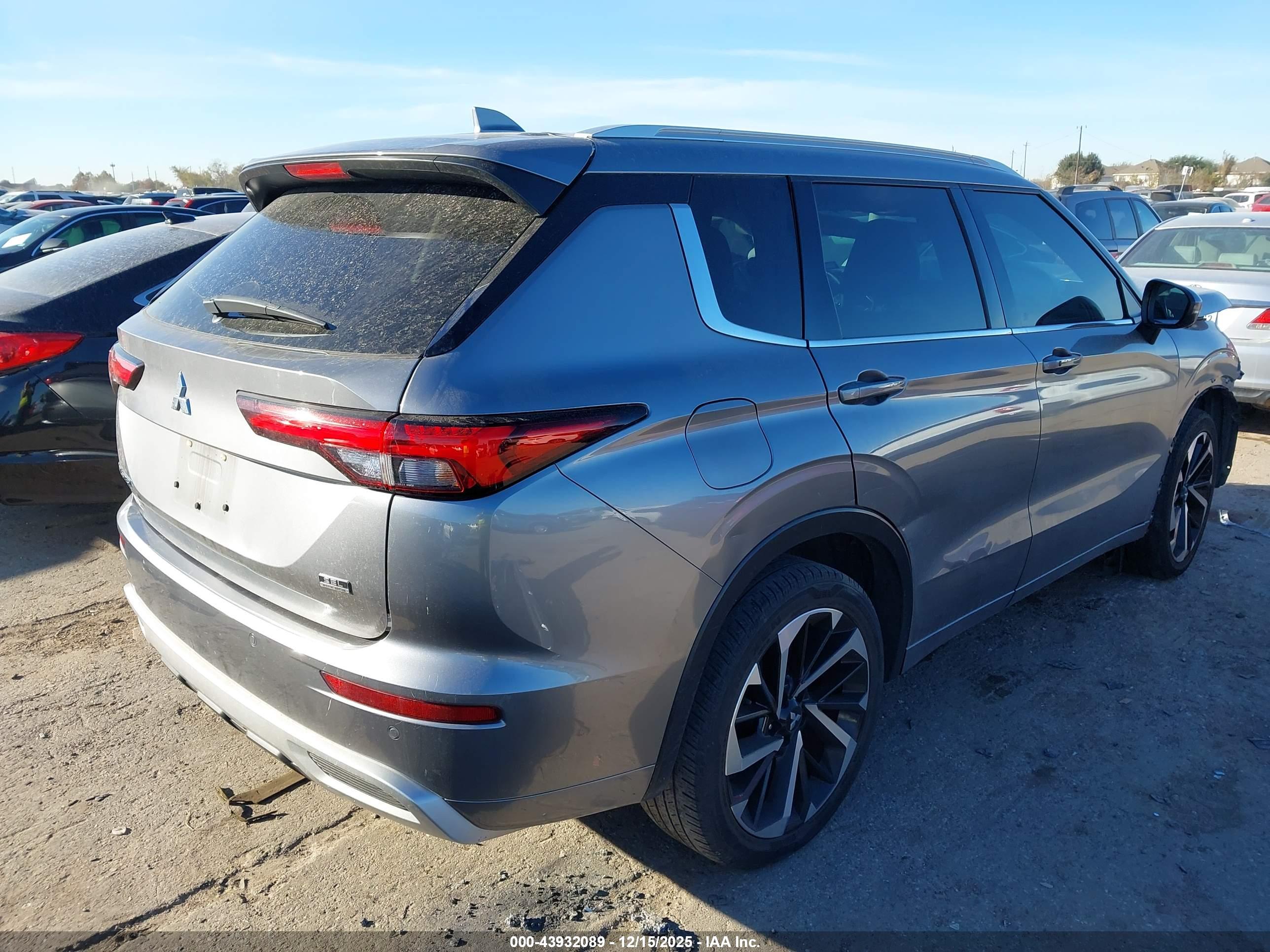 MITSUBISHI OUTLANDER image 4