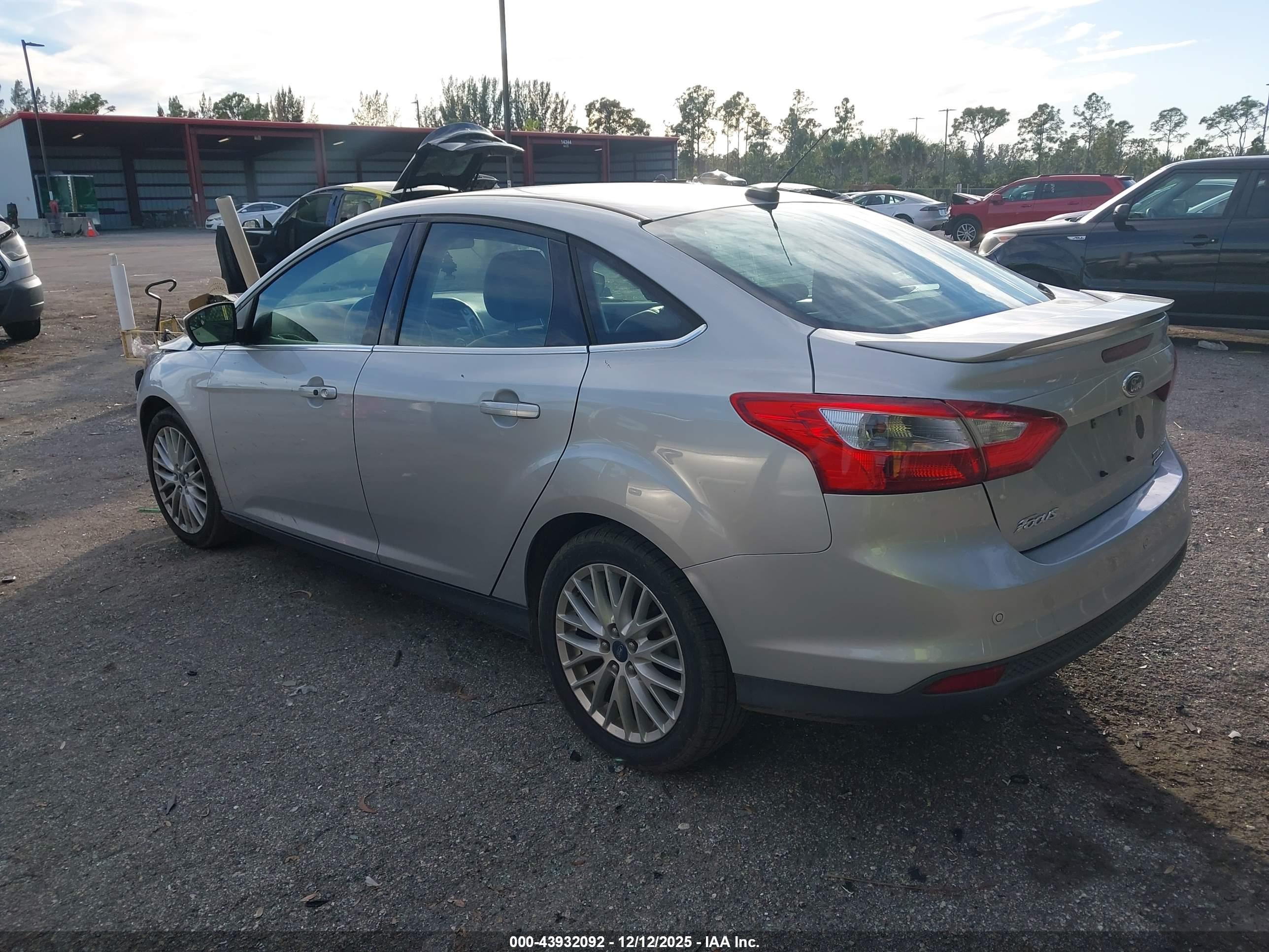 FORD FOCUS image 3