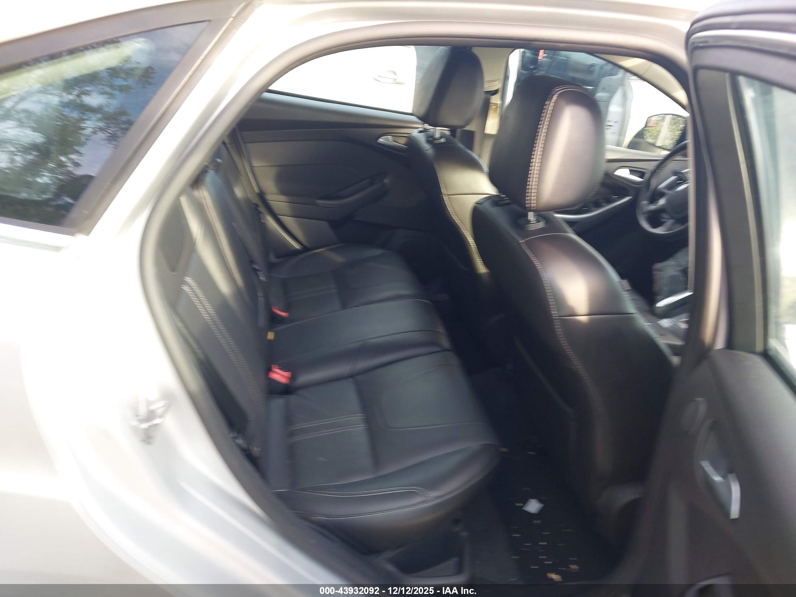 FORD FOCUS image 8