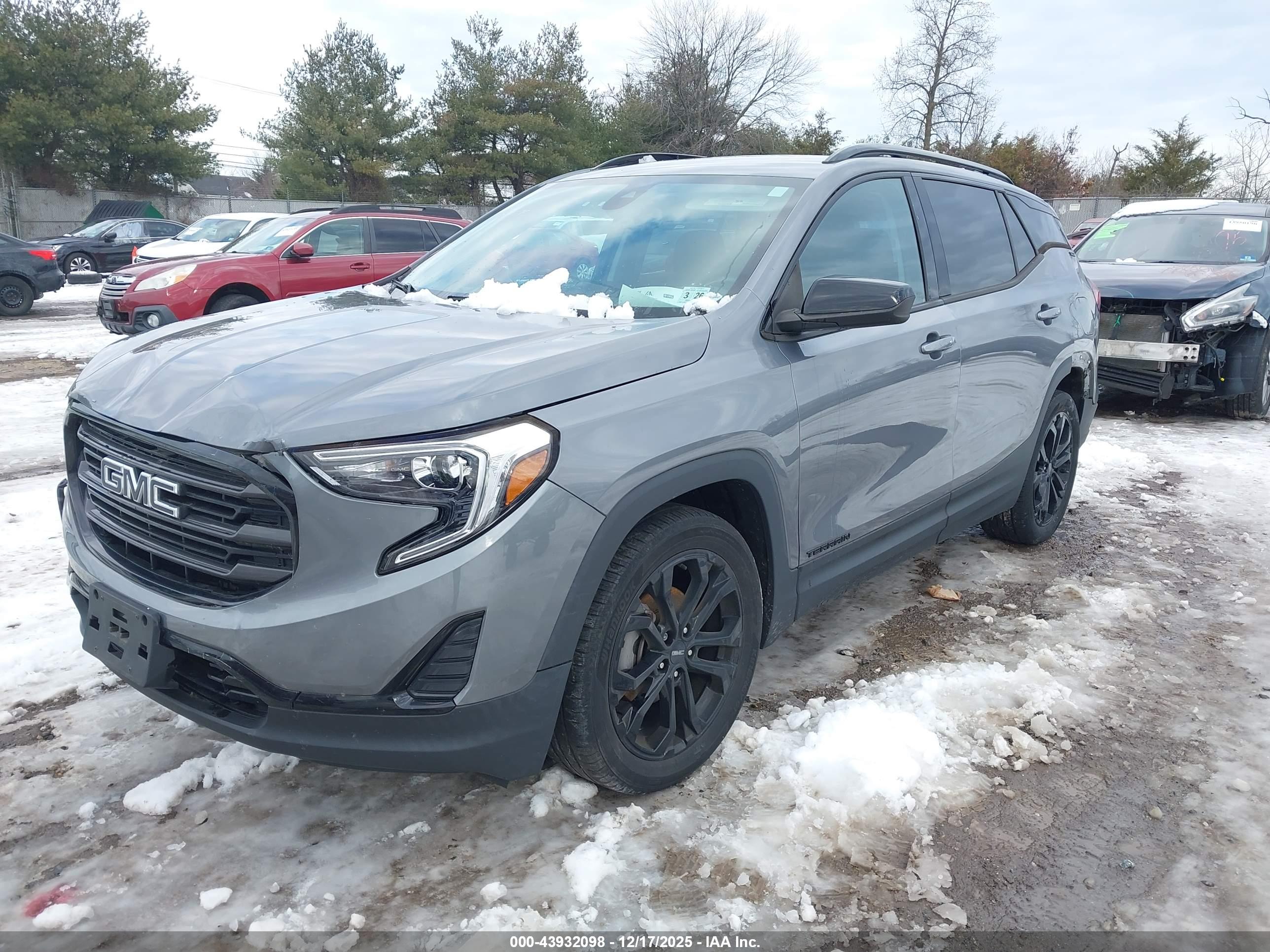 GMC TERRAIN image 2