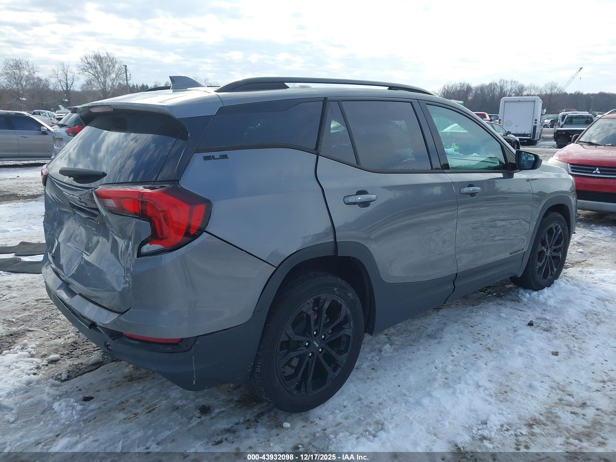 GMC TERRAIN image 4