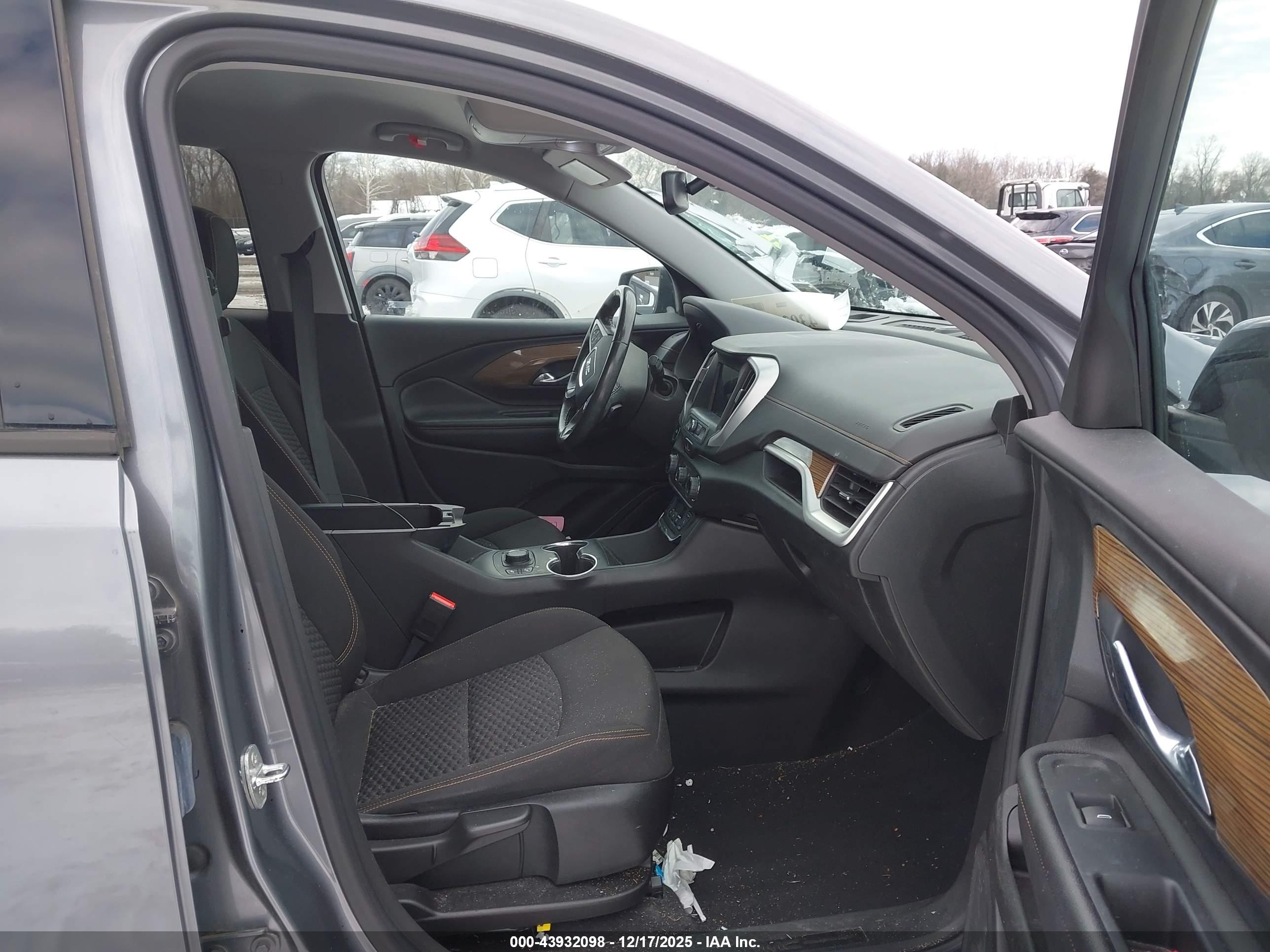 GMC TERRAIN image 5