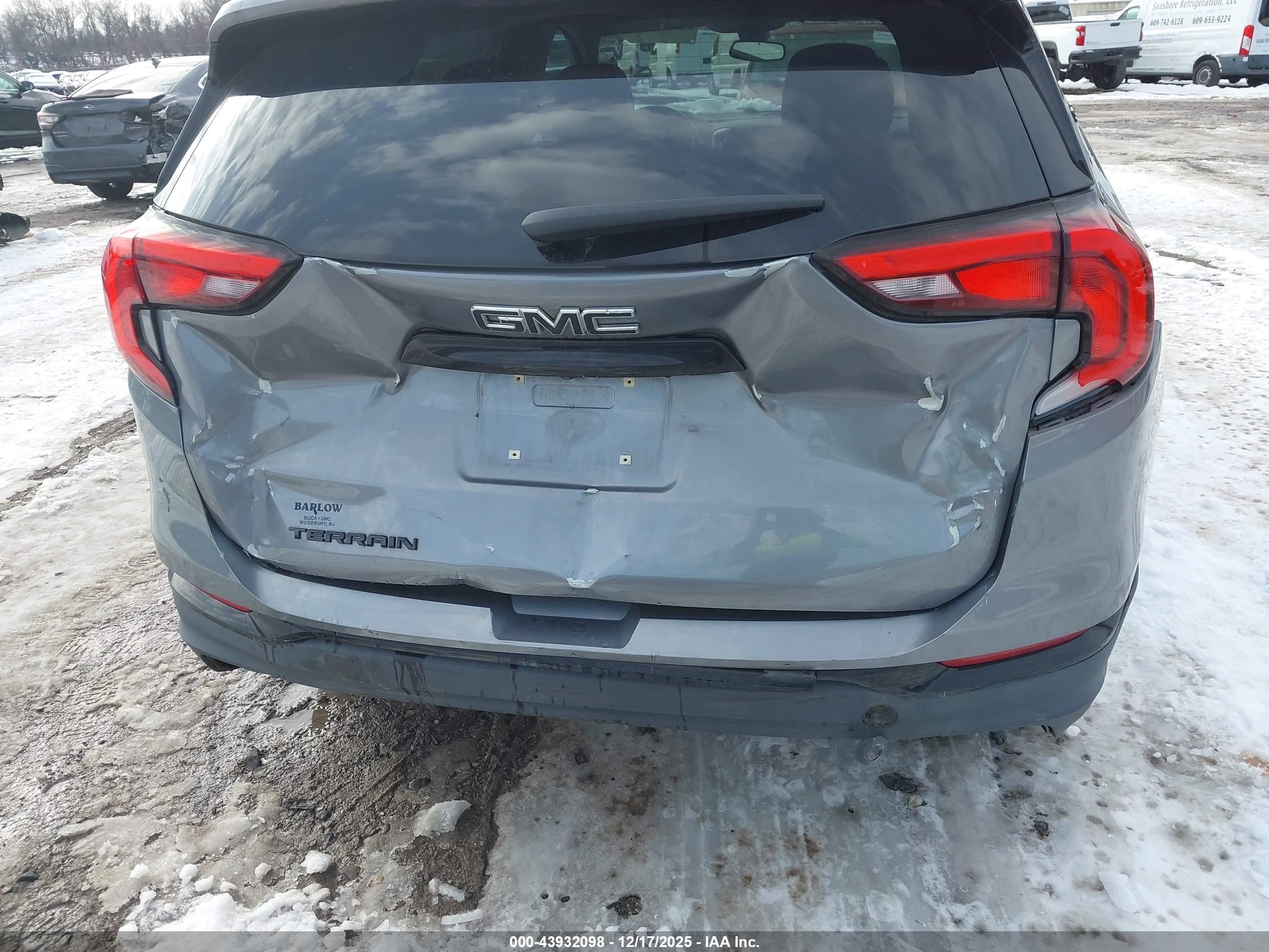 GMC TERRAIN image 6