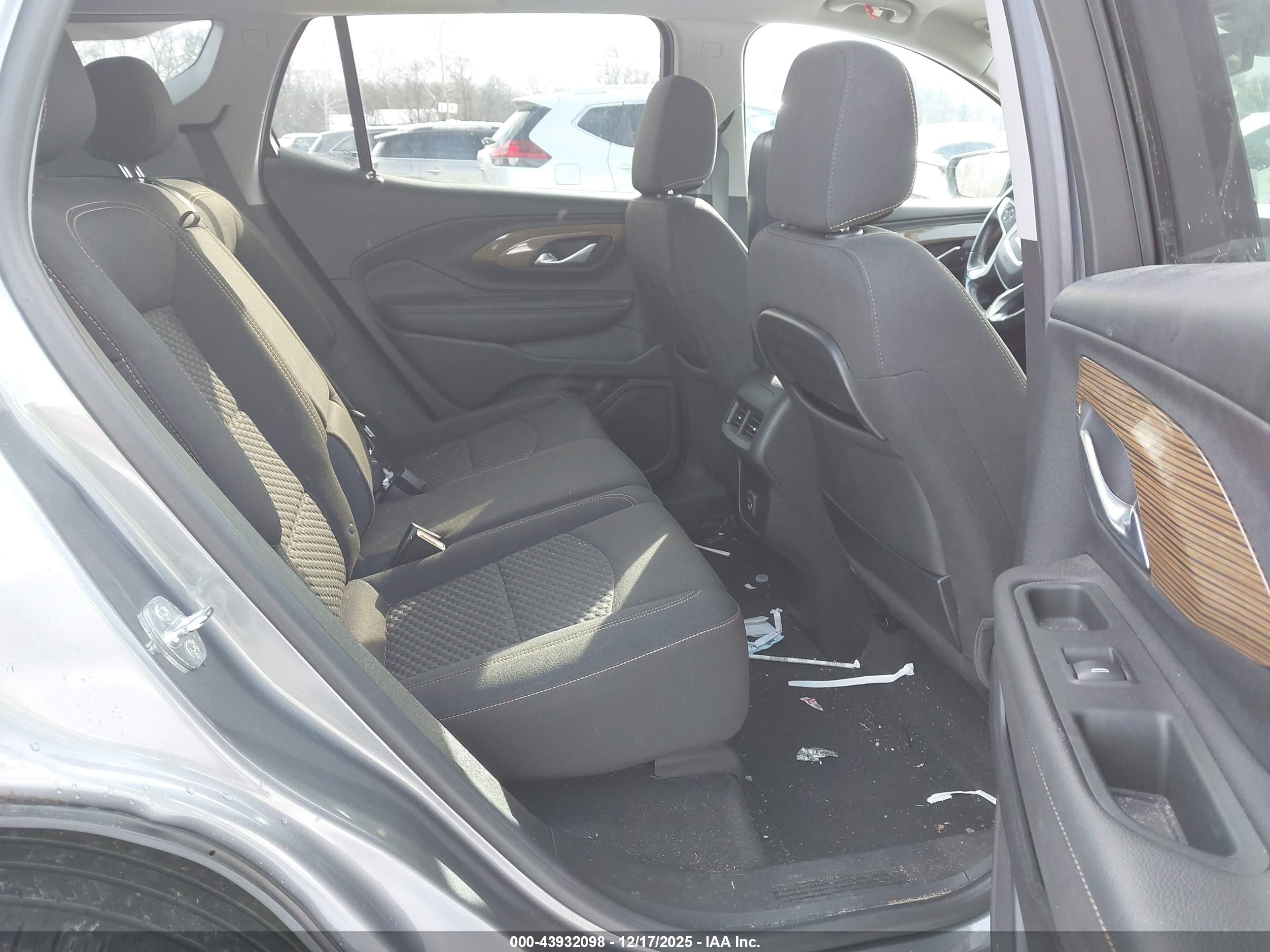 GMC TERRAIN image 8