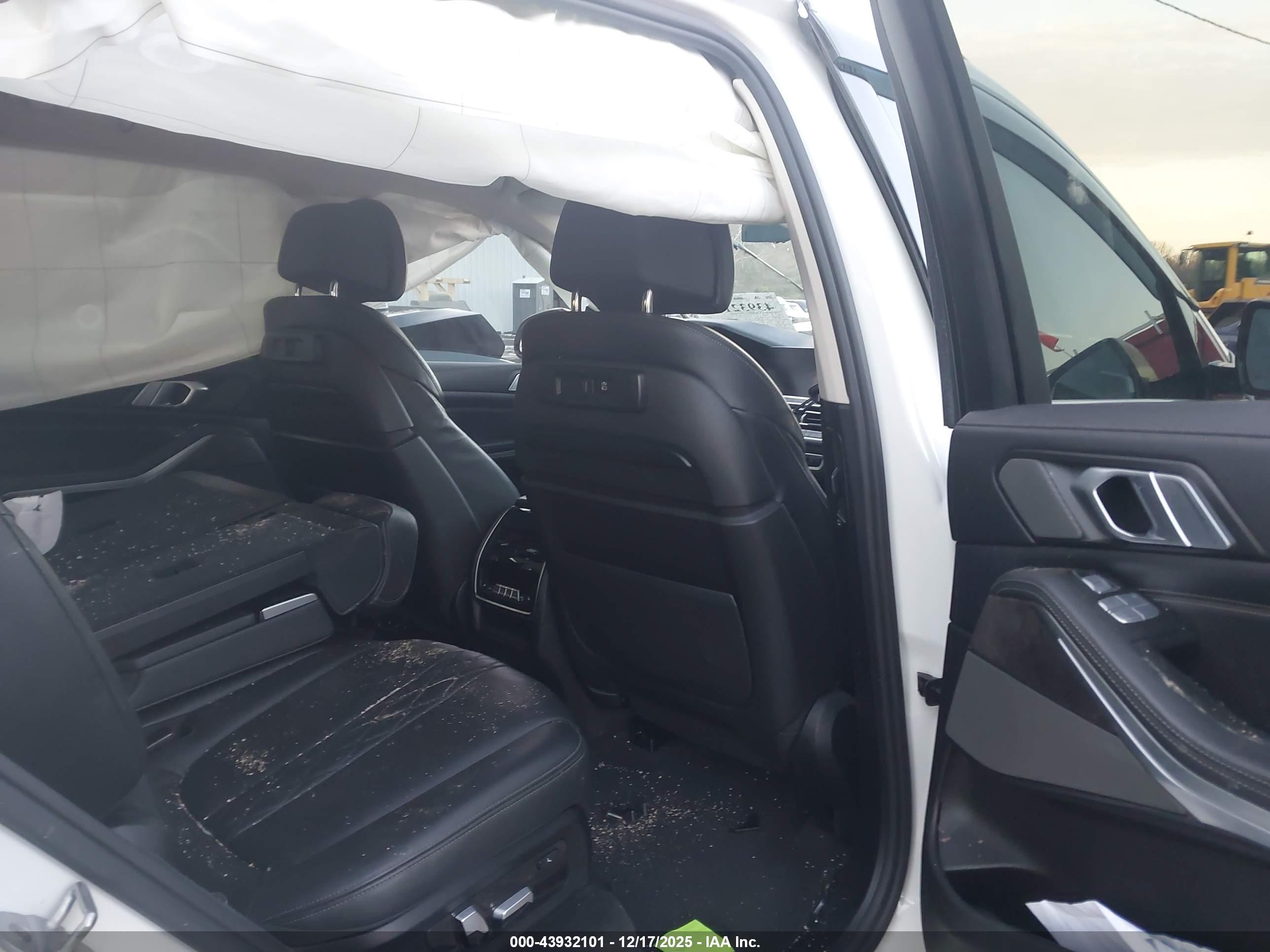 BMW X7 image 8