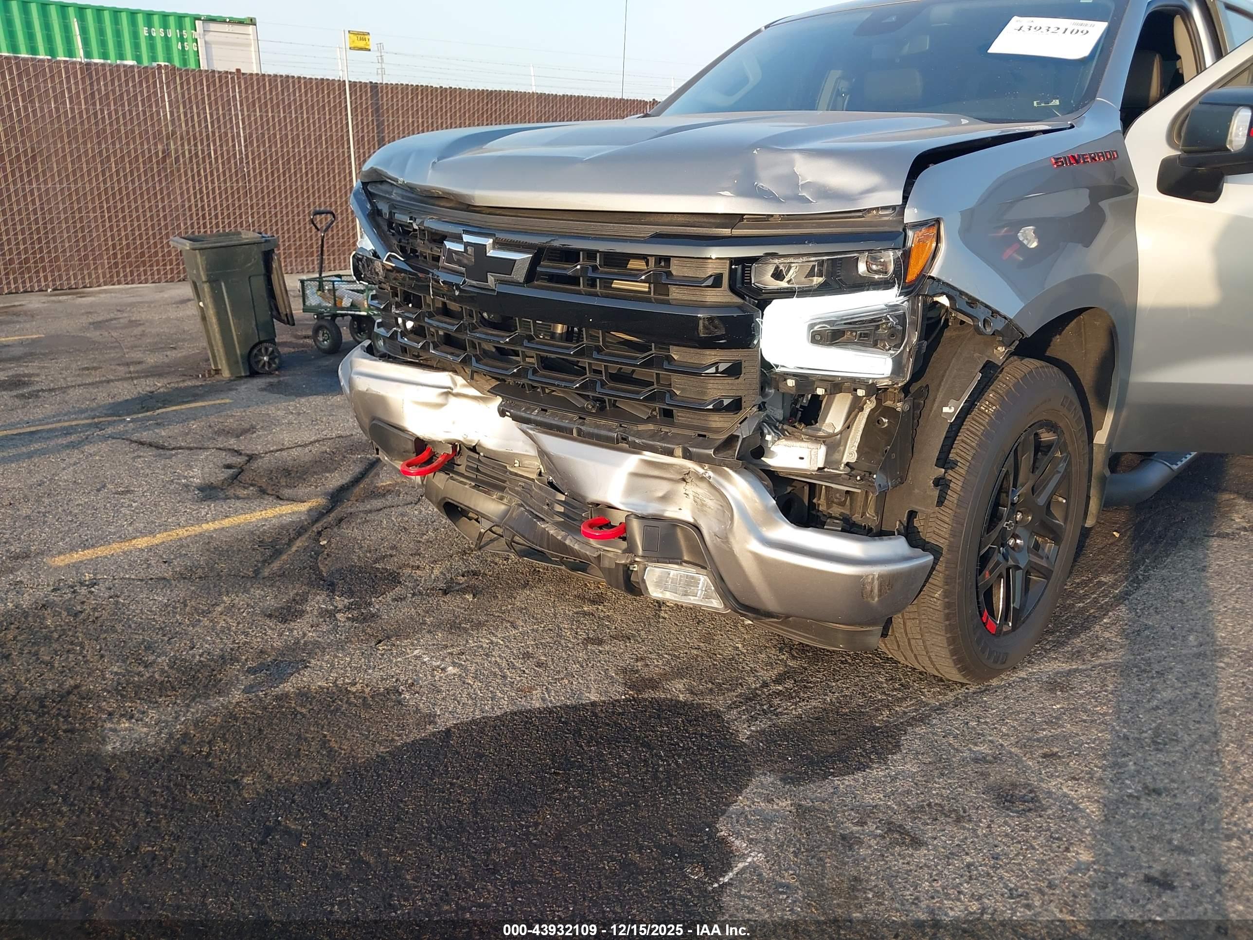 CHEVROLET SILVERADO image 6