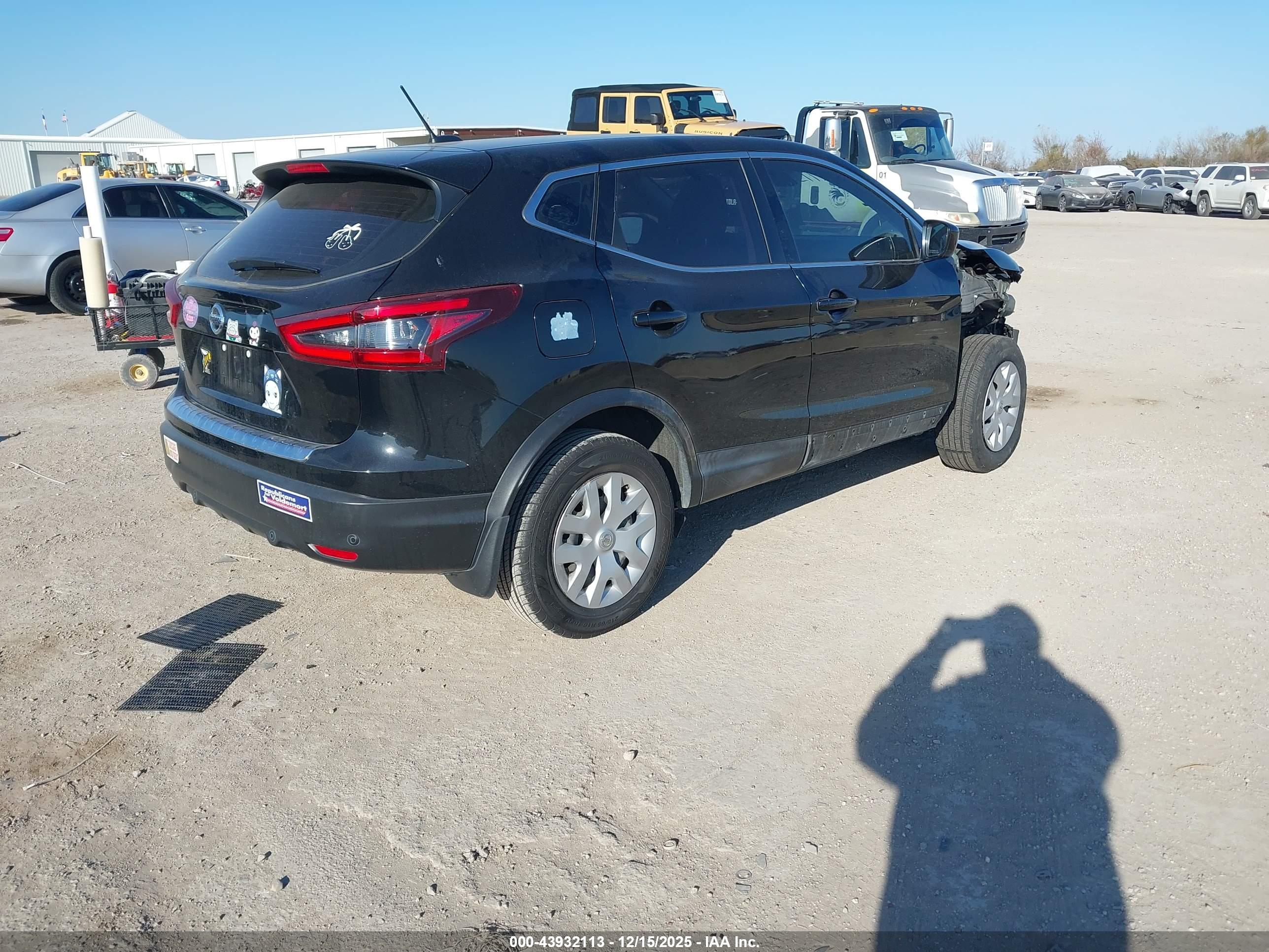 NISSAN ROGUE image 4