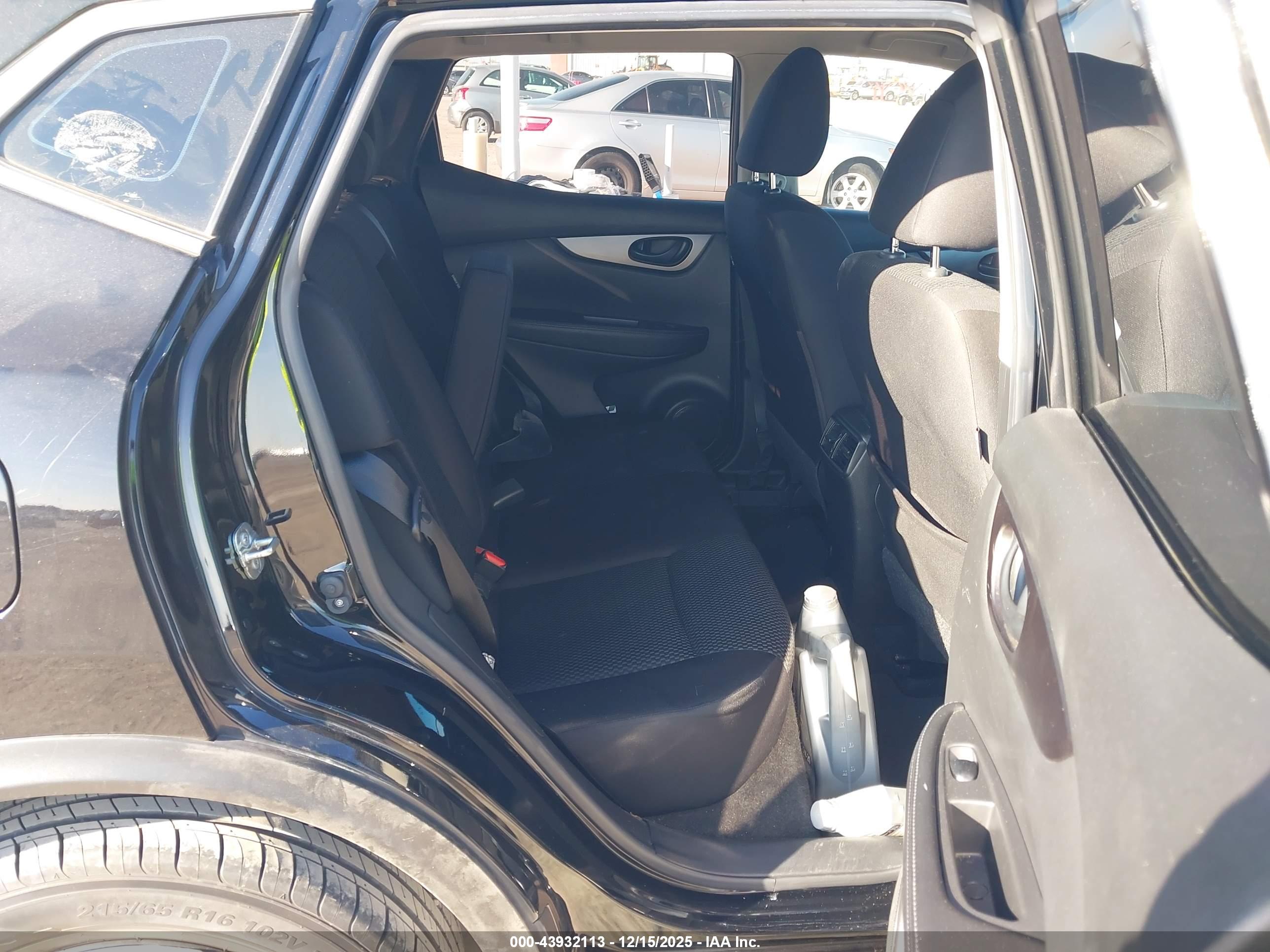 NISSAN ROGUE image 8