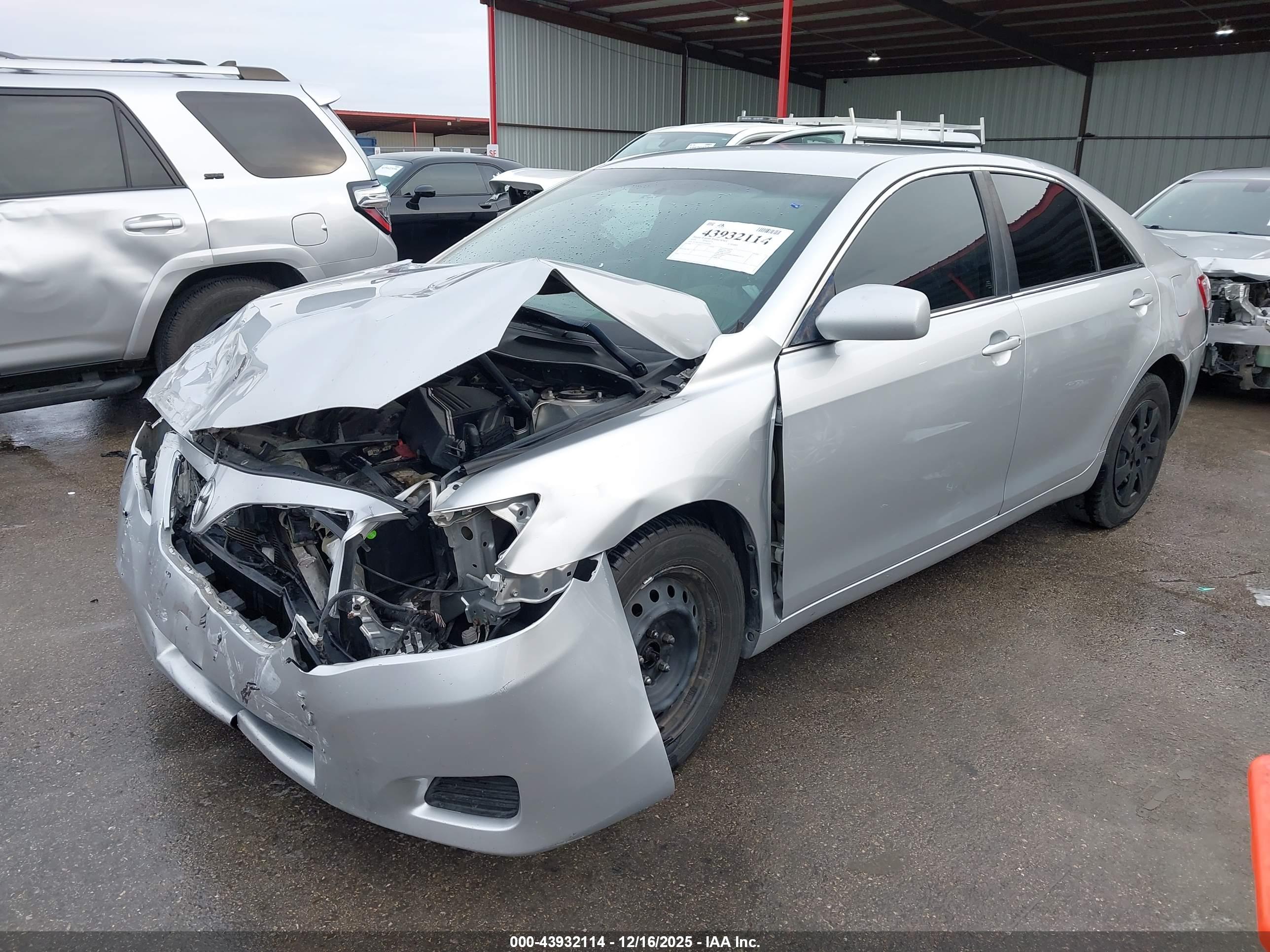 TOYOTA CAMRY image 2