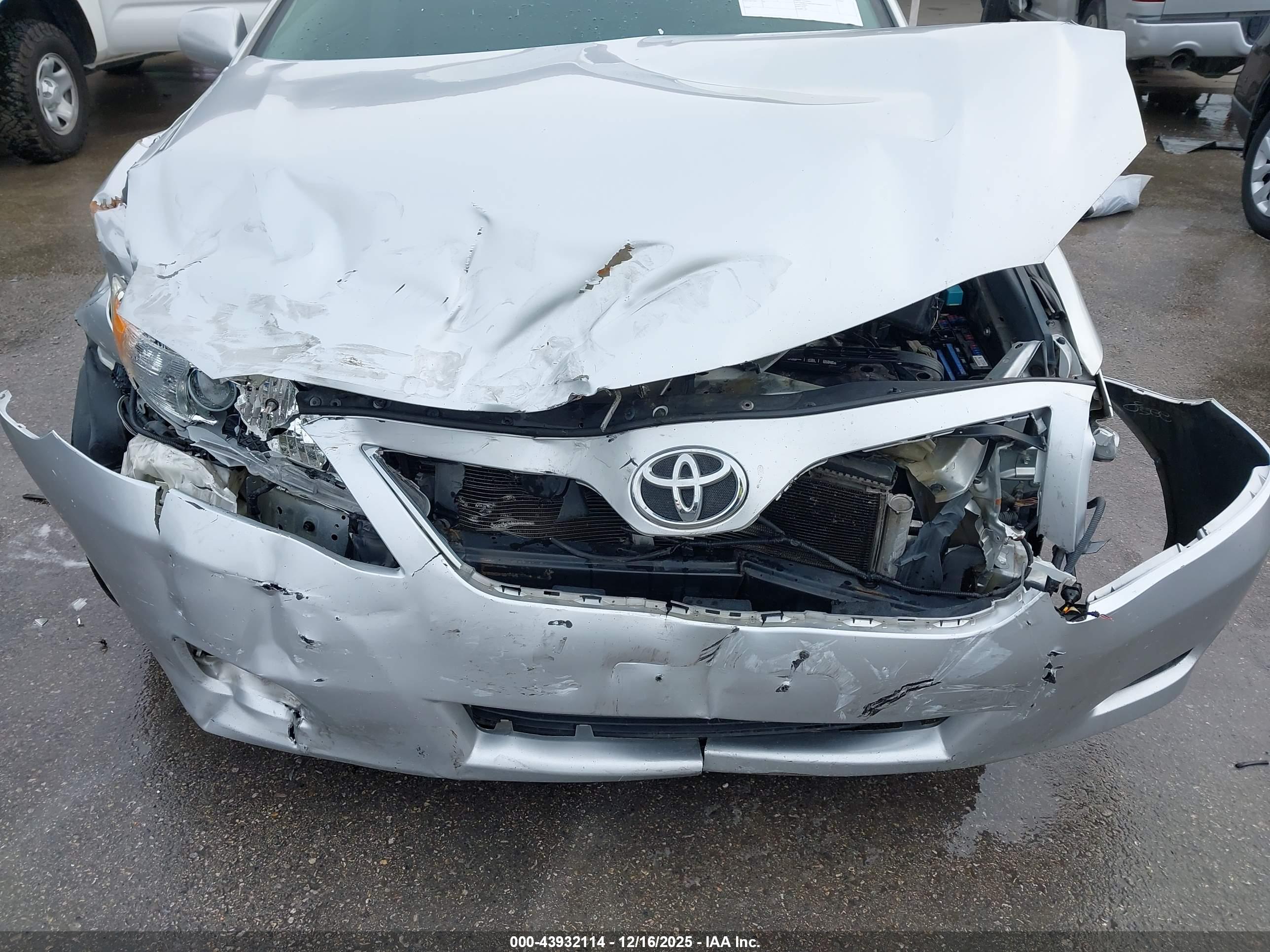 TOYOTA CAMRY image 6